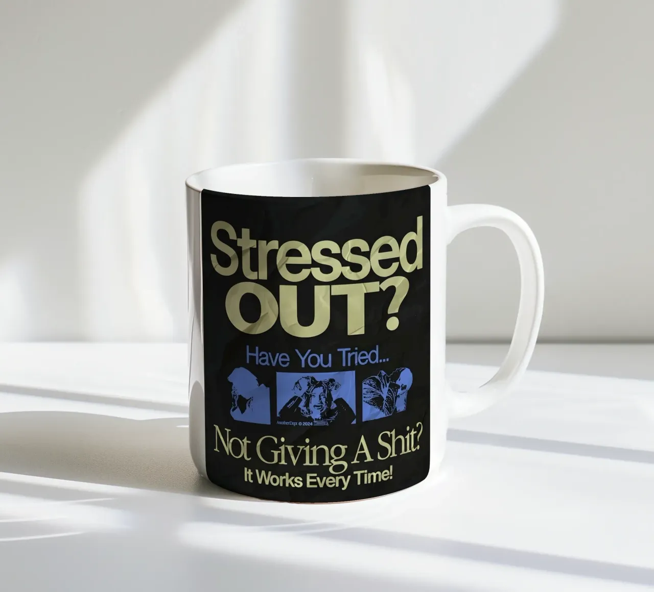 'Stressed OUT? tazza in ceramica da Type & Tape