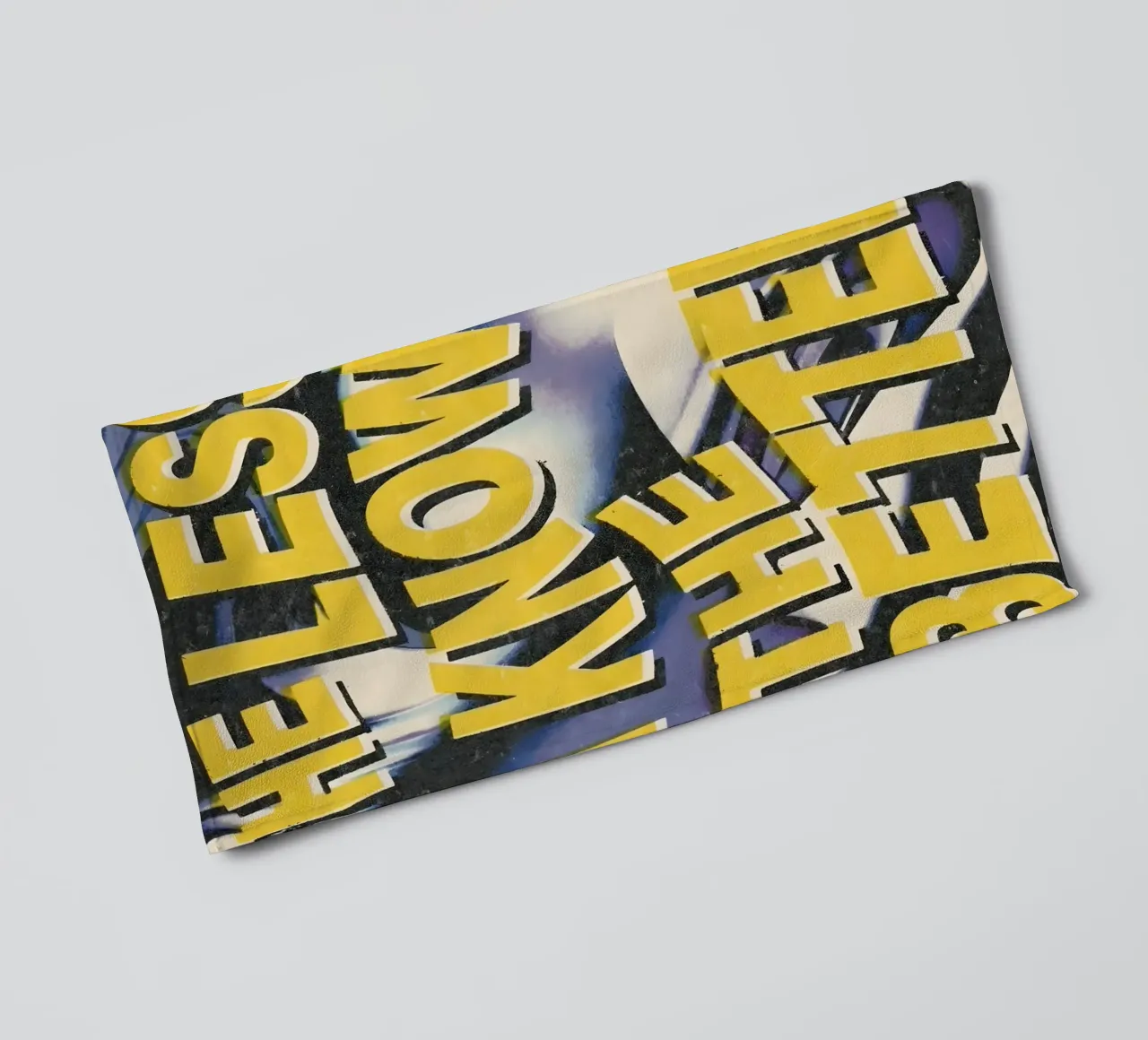 THE LESS KNOVW THE BETTER asciugamano da bagno da Type & Tape