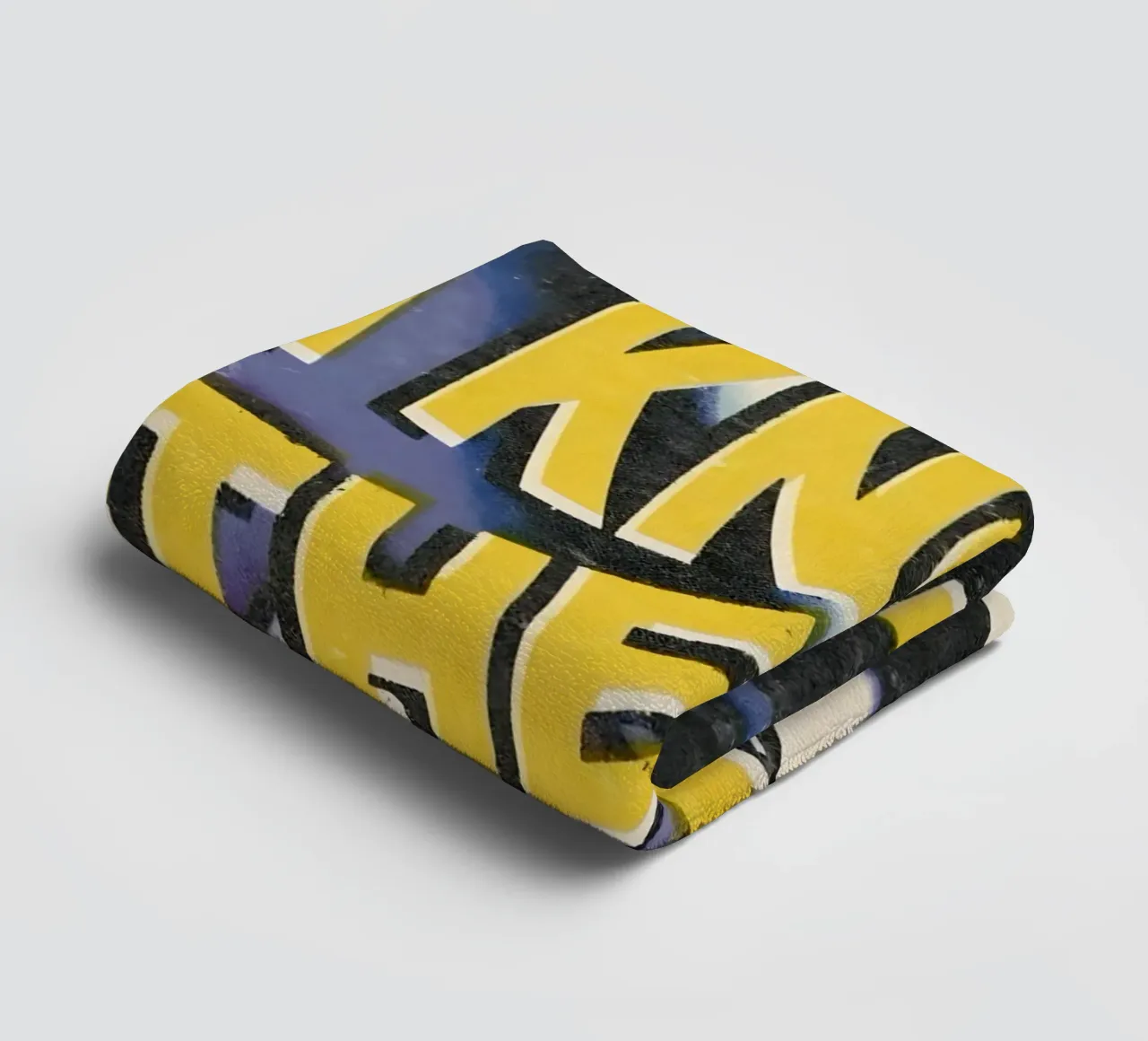 THE LESS KNOVW THE BETTER asciugamano da bagno da Type & Tape