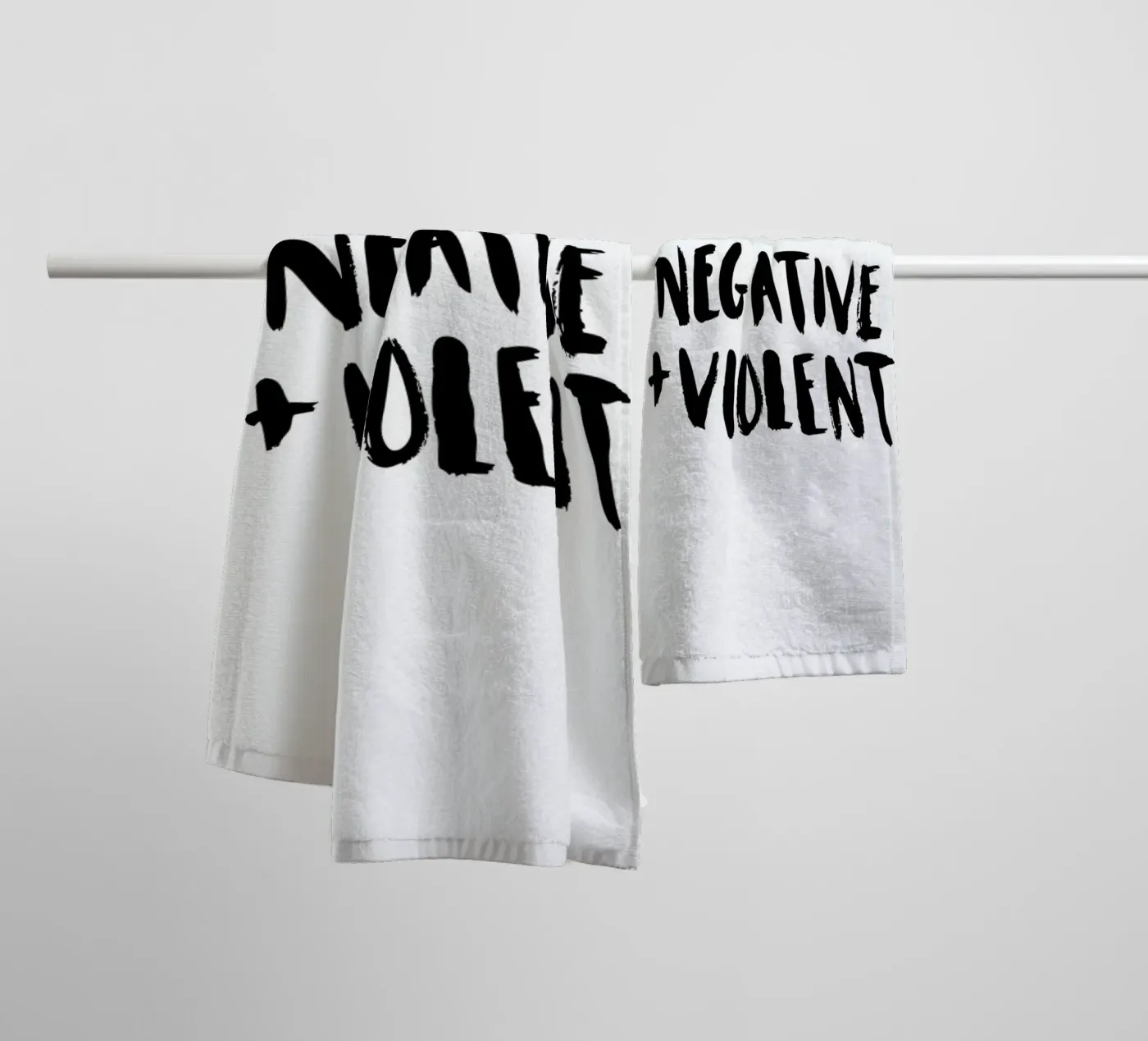 Negative + Violent badhanddoek van Dead Language