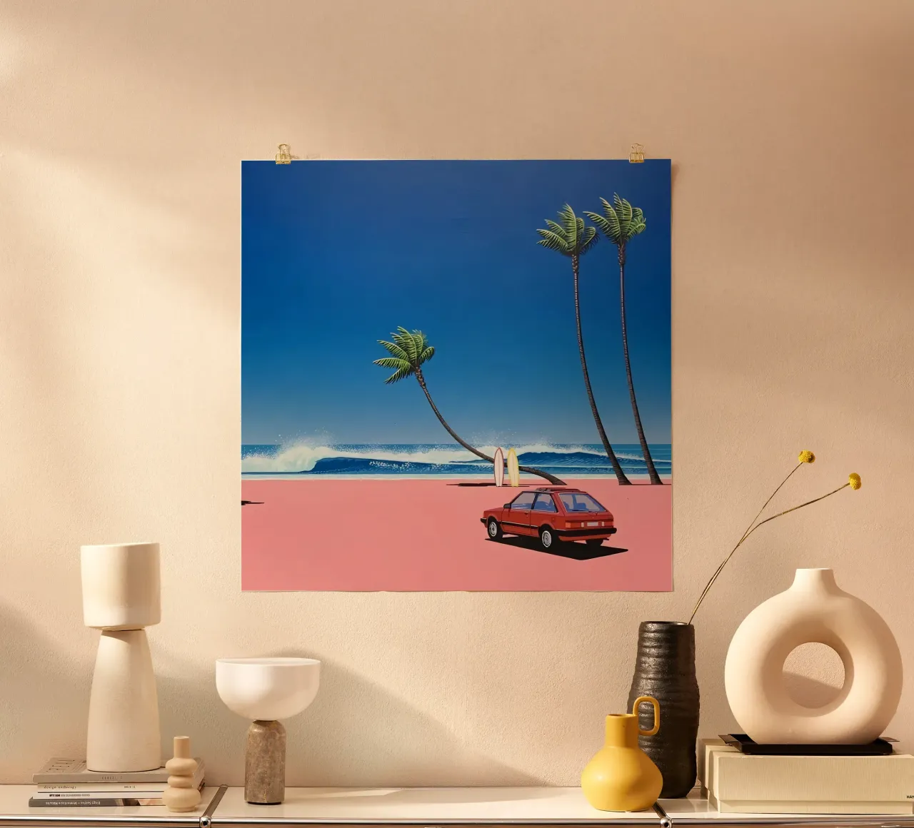 Auto rossa sulla spiaggia poster con telaio in plastica da Günstiger Laden