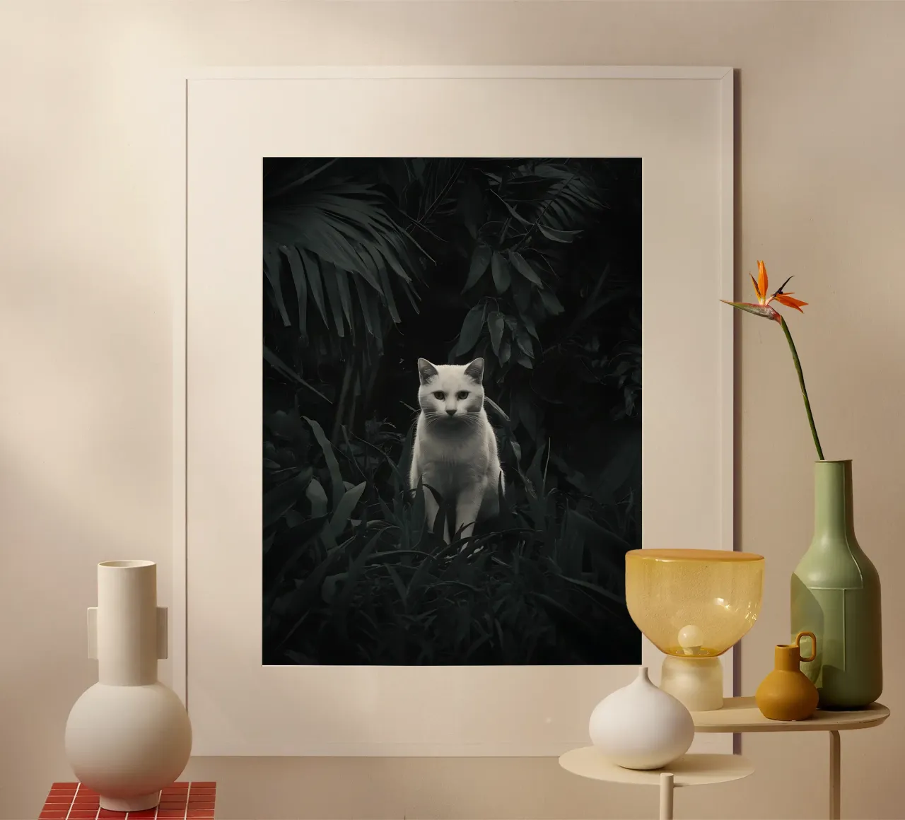 Chat blanc dans la jungle nocturne poster avec cadre en plastique de Plain Thoughts