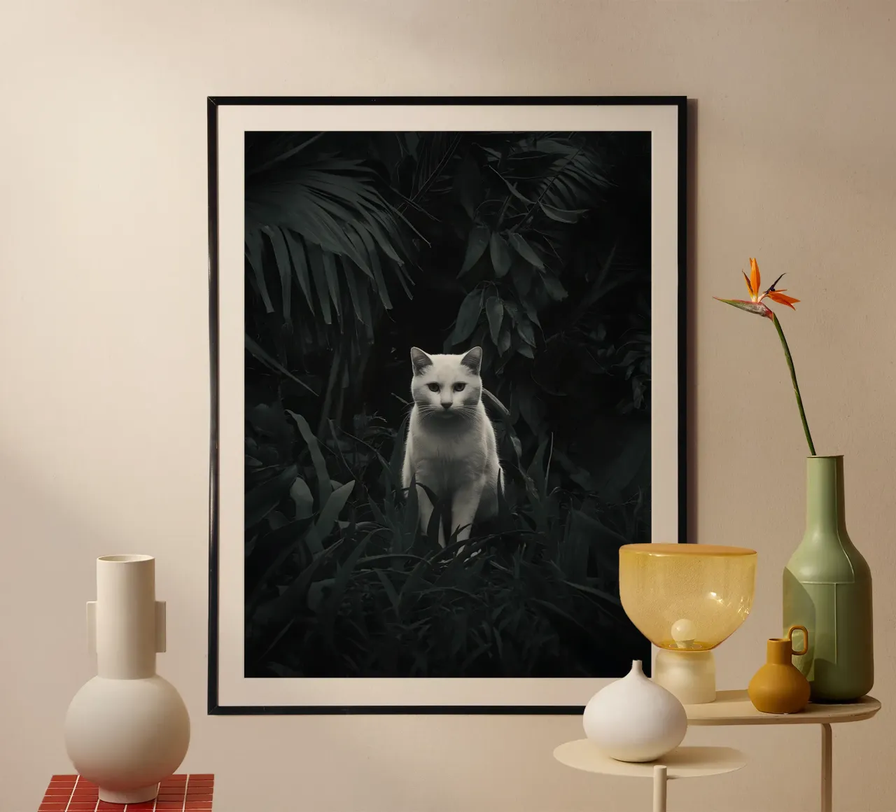 Chat blanc dans la jungle nocturne poster avec cadre en plastique de Plain Thoughts