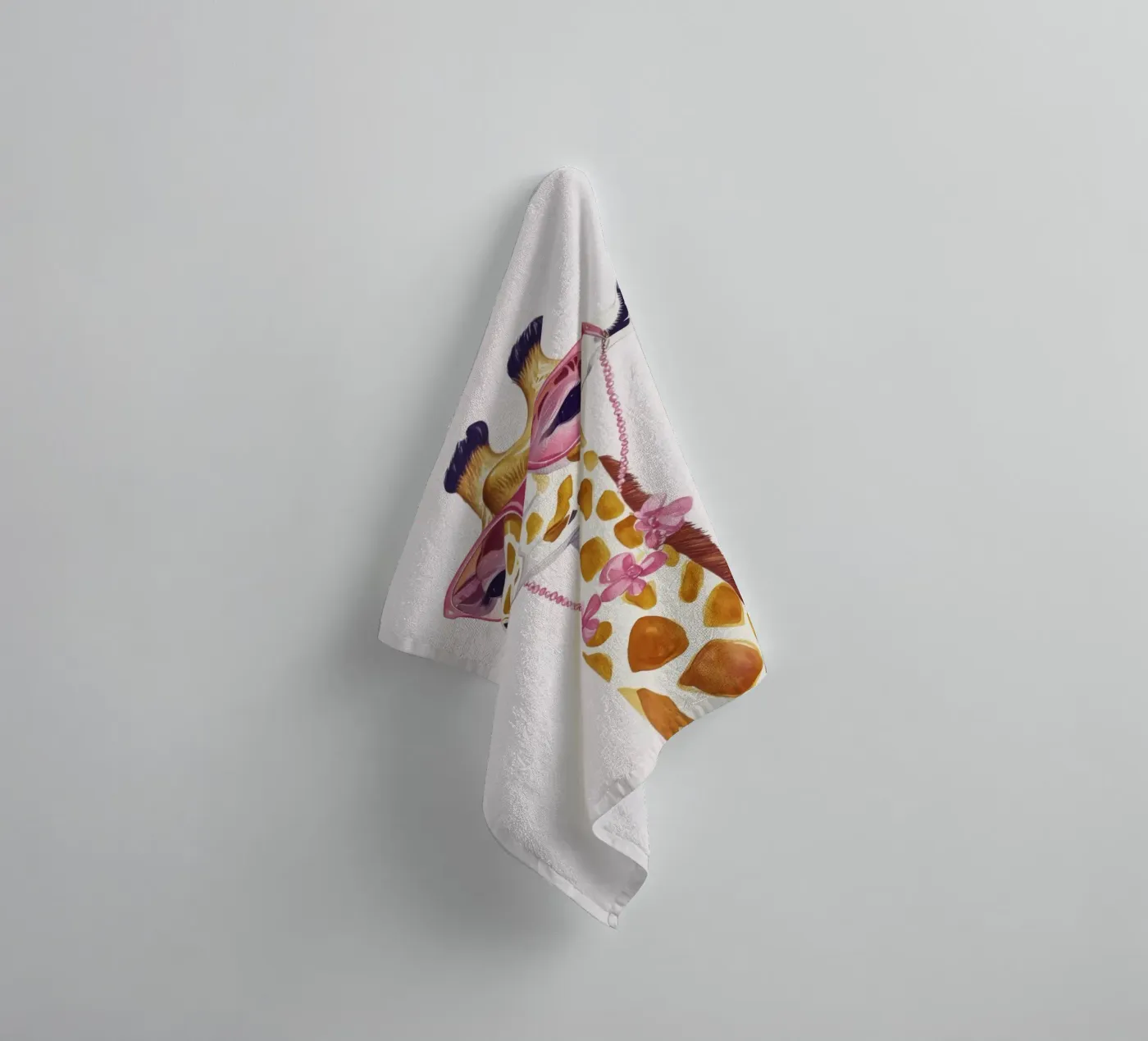 Fancy Giraffe Couture Chic badhanddoek van Andrea Haase Animal Love