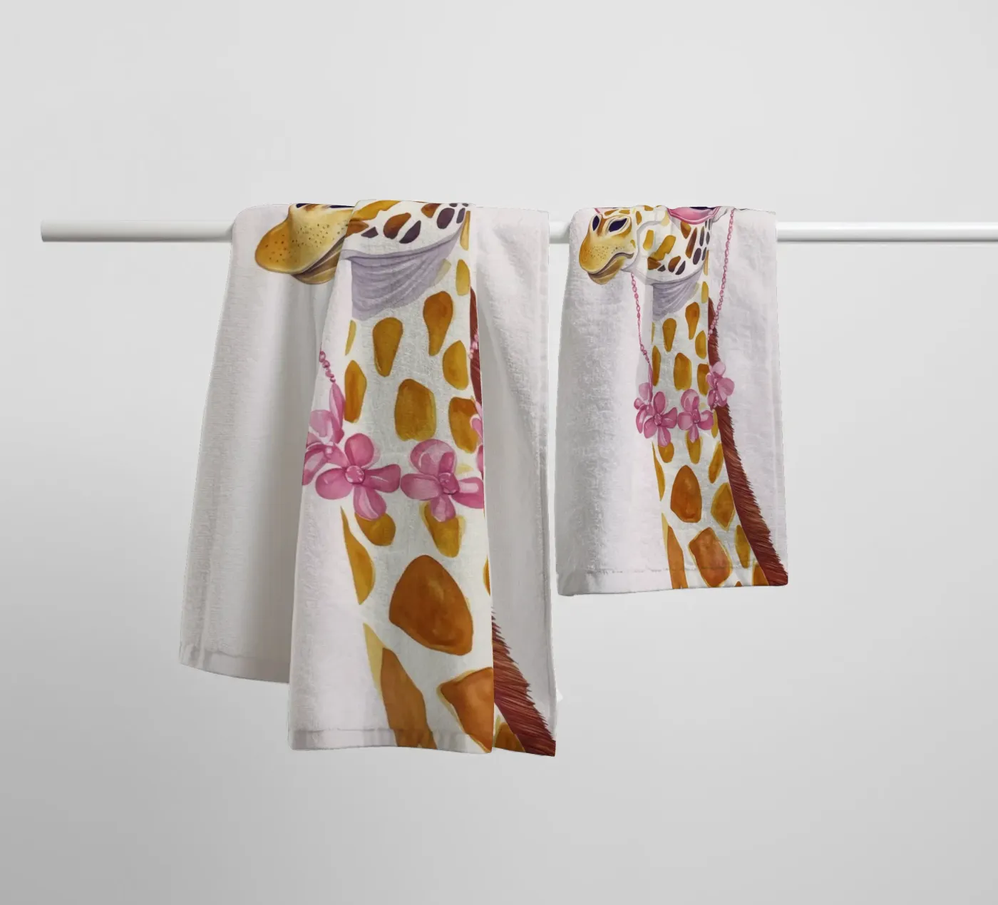 Fancy Giraffe Couture Chic badhanddoek van Andrea Haase Animal Love