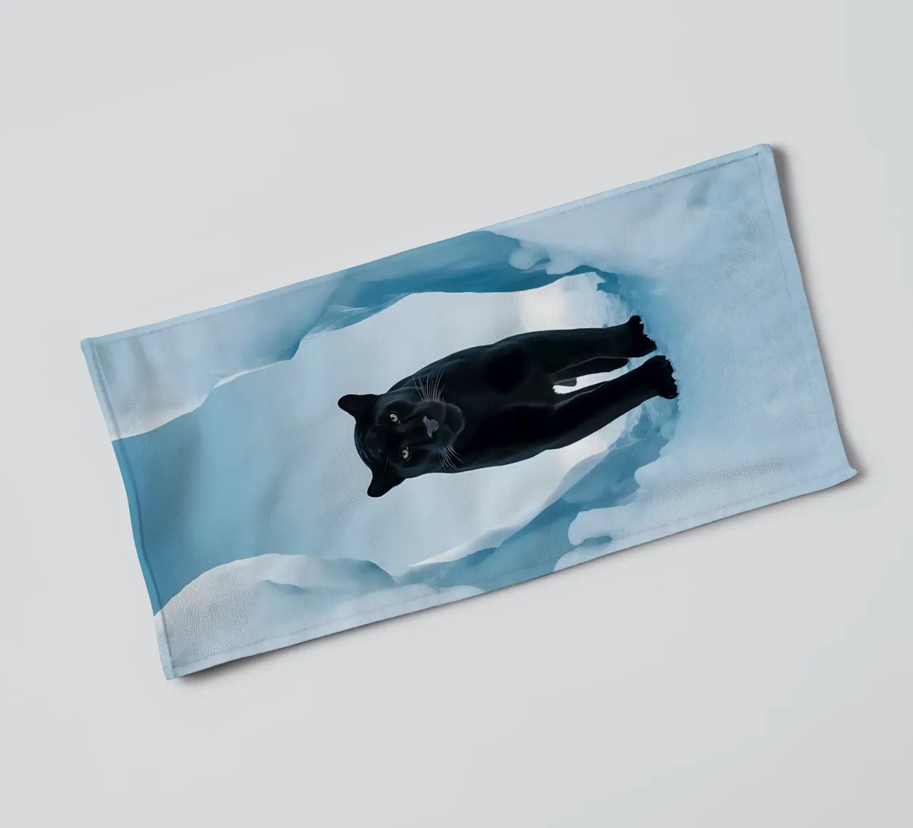 Pantera nera nel ghiaccio asciugamano da bagno da Plain Thoughts