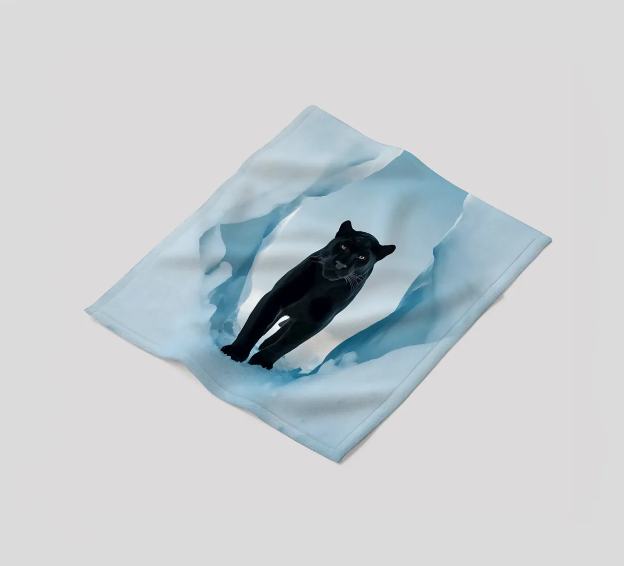 Pantera nera nel ghiaccio coperta in pile da Plain Thoughts