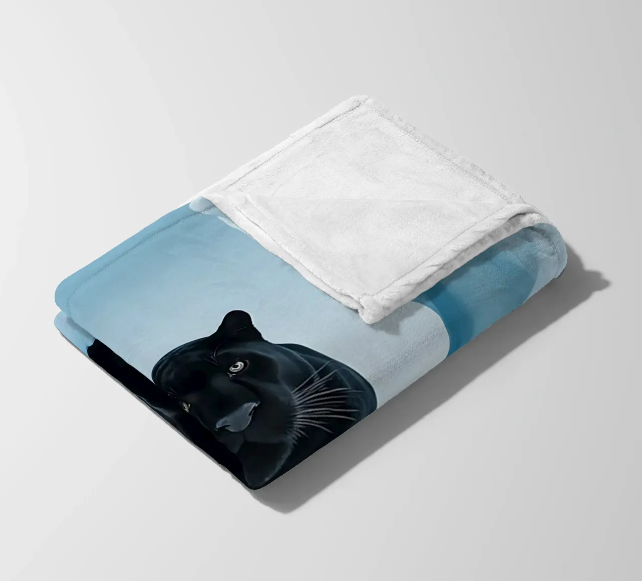 Pantera nera nel ghiaccio coperta in pile da Plain Thoughts