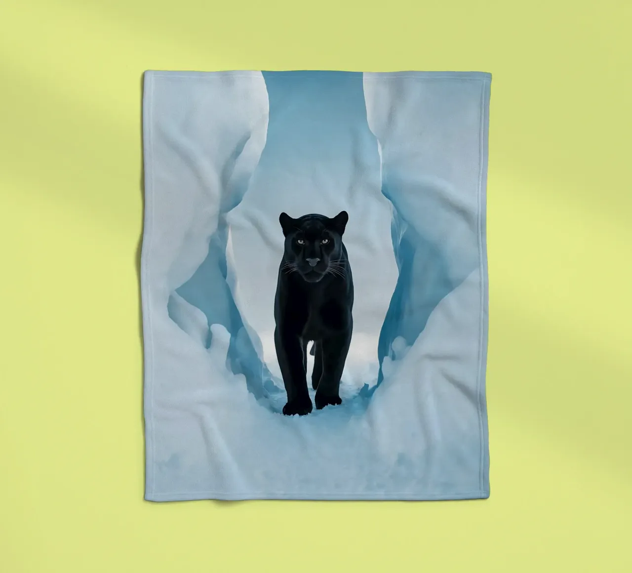 Pantera nera nel ghiaccio coperta in pile da Plain Thoughts