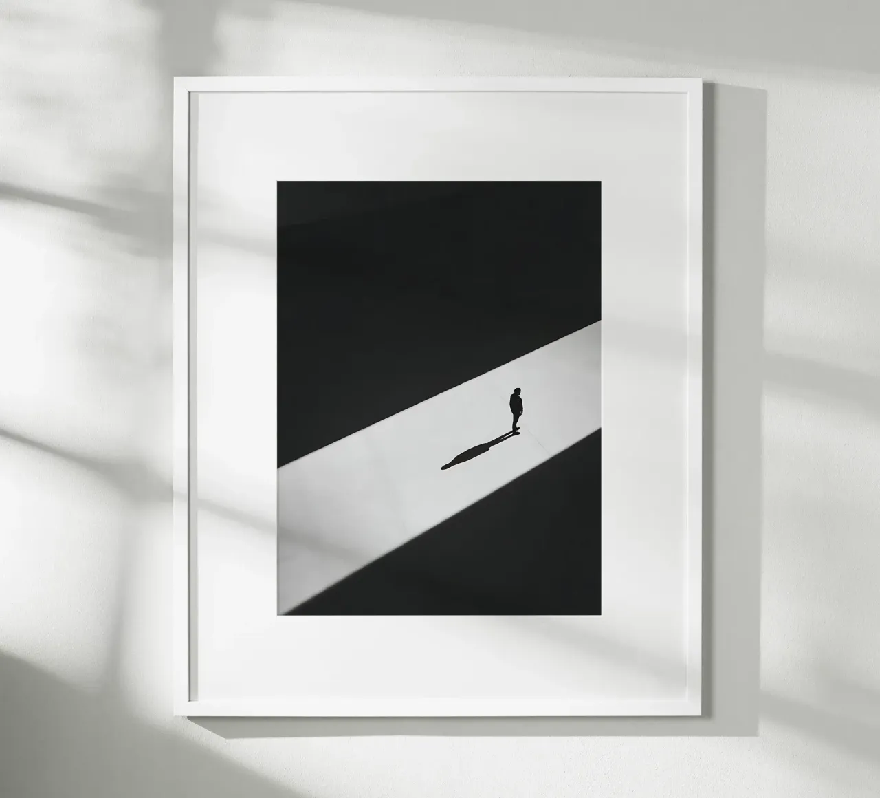 Schatten, der im Licht getragen wird Poster mit Kunststoffrahmen von Plain Thoughts