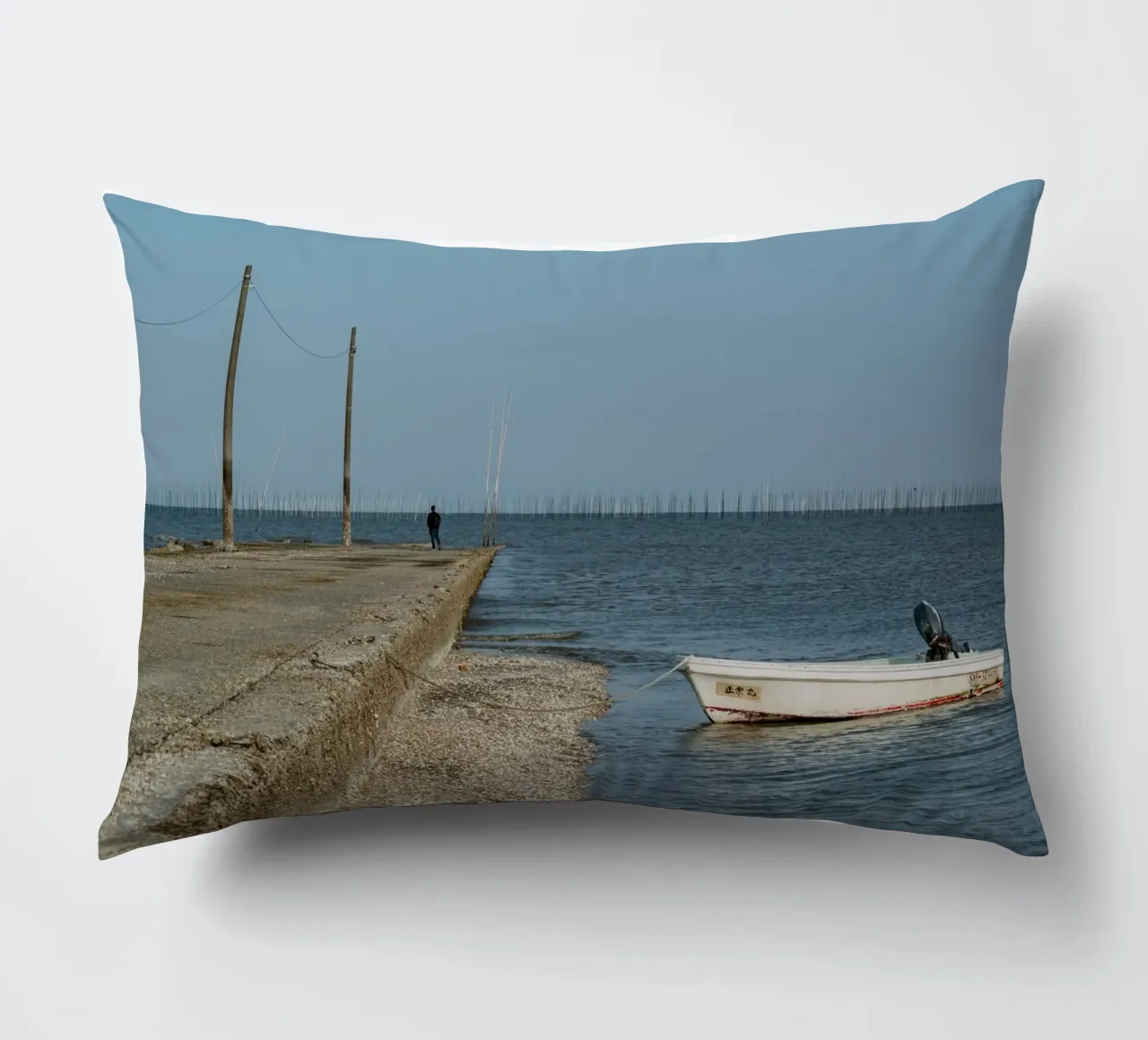 Tramonto in riva al mare in Giappone cuscino da Marcel Bisig