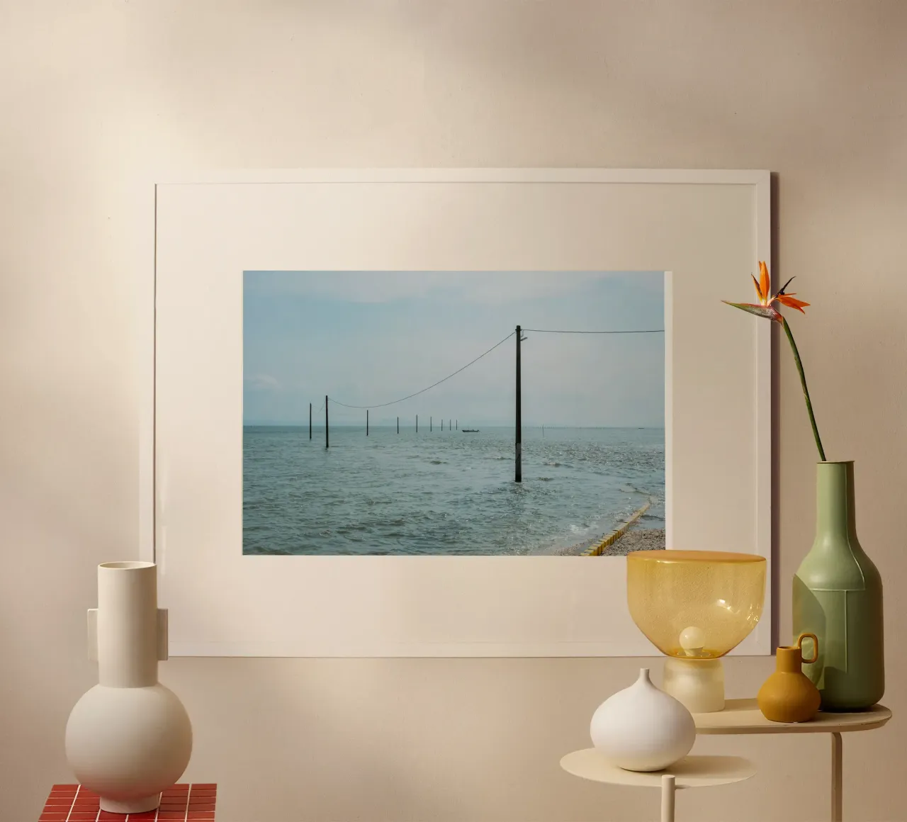 La strada sottomarina di Tara a Kyushu, Giappone poster con telaio in legno da Marcel Bisig