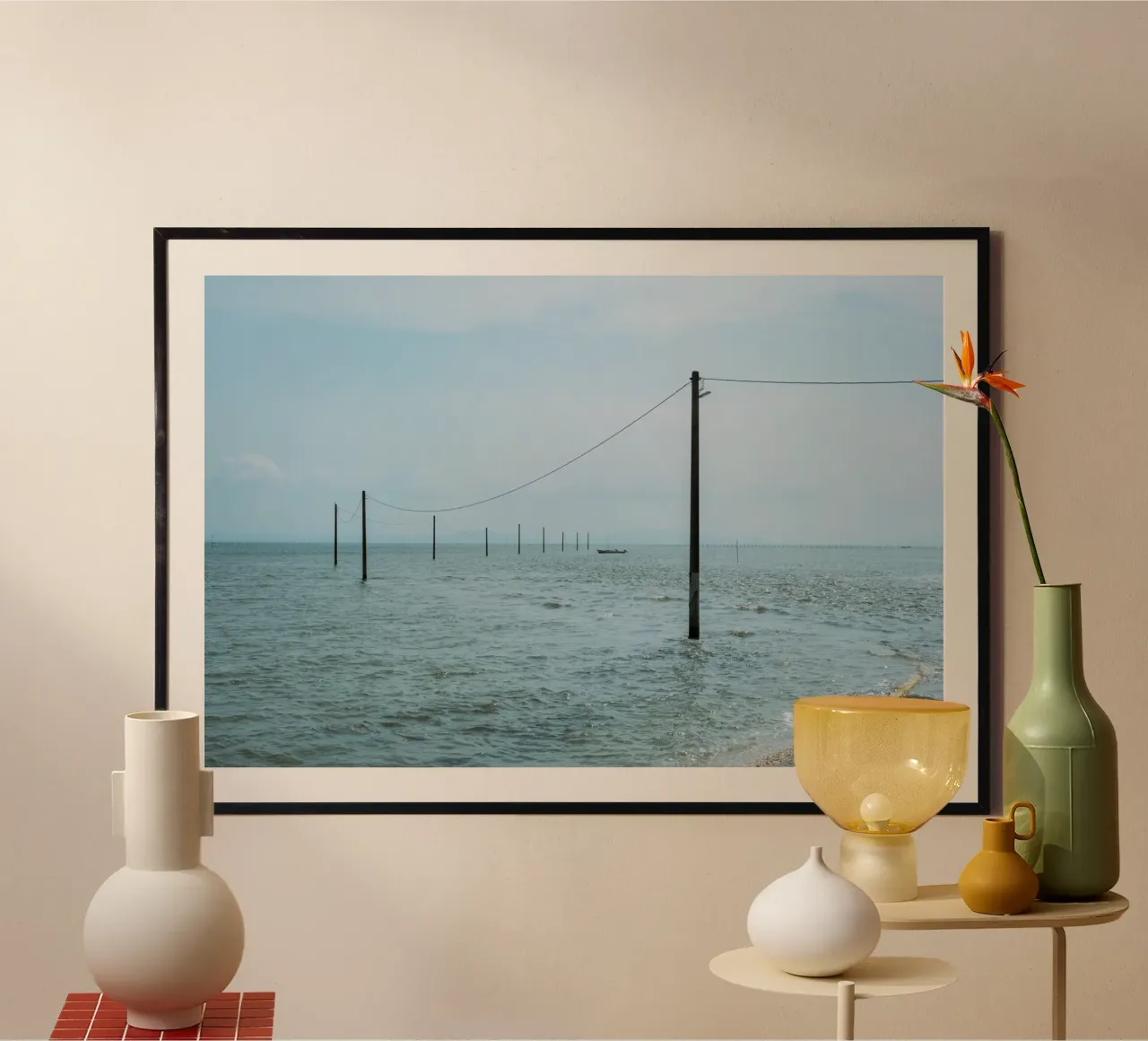 La strada sottomarina di Tara a Kyushu, Giappone poster con telaio in legno da Marcel Bisig