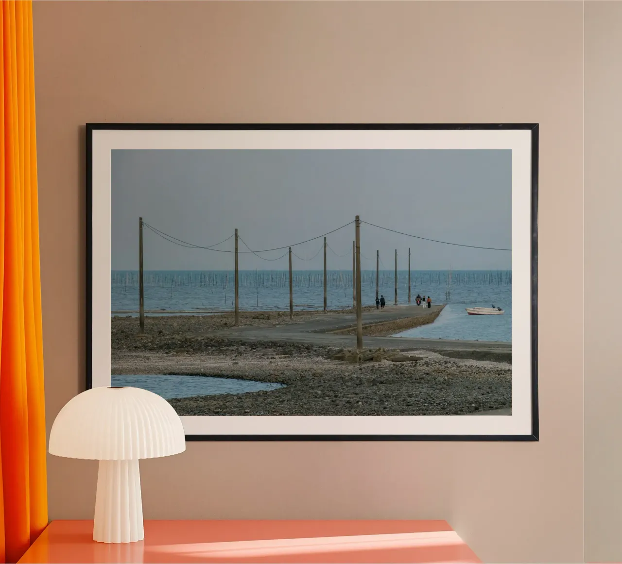 La strada sottomarina di Tara a Kyushu, Giappone poster con telaio in plastica da Marcel Bisig