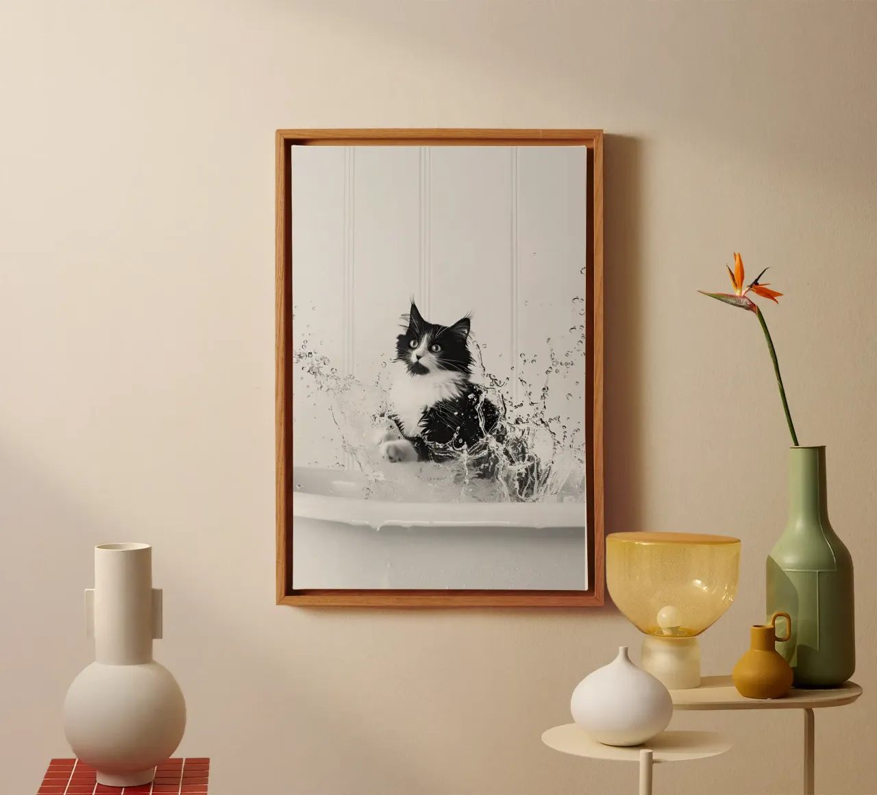 Tuxedo kat spettert in bad, zwart-wit kunst canvas met Baklijst van Vibrant Vintage Prints