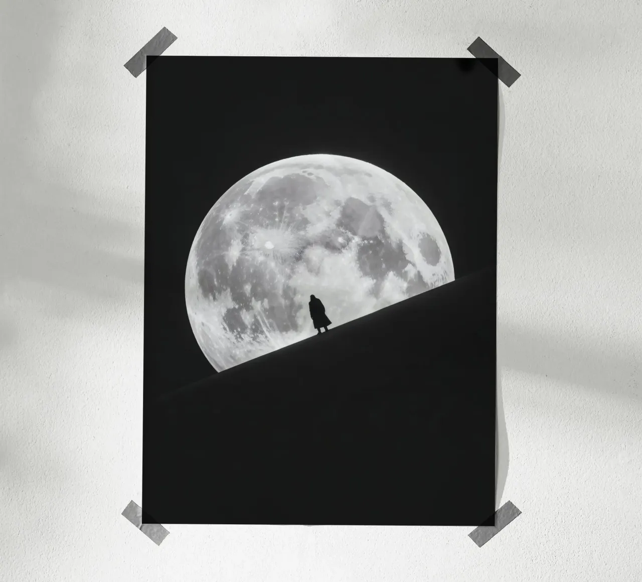 Silhouette di fronte alla luna piena poster da Plain Thoughts