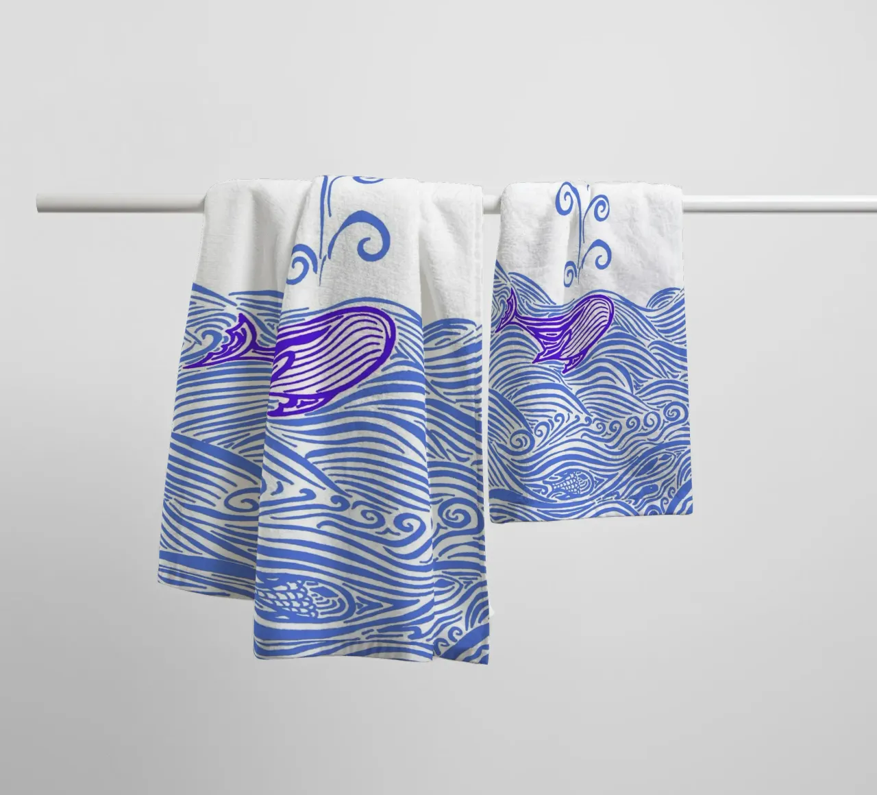 Balena nel mare - Blu asciugamano da bagno da PaperLine Art