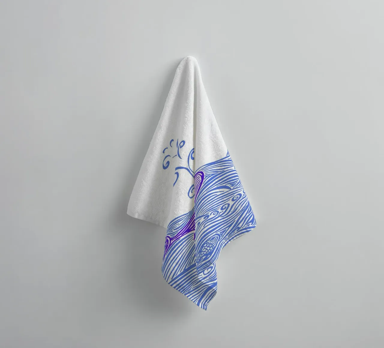 Balena nel mare - Blu asciugamano da bagno da PaperLine Art