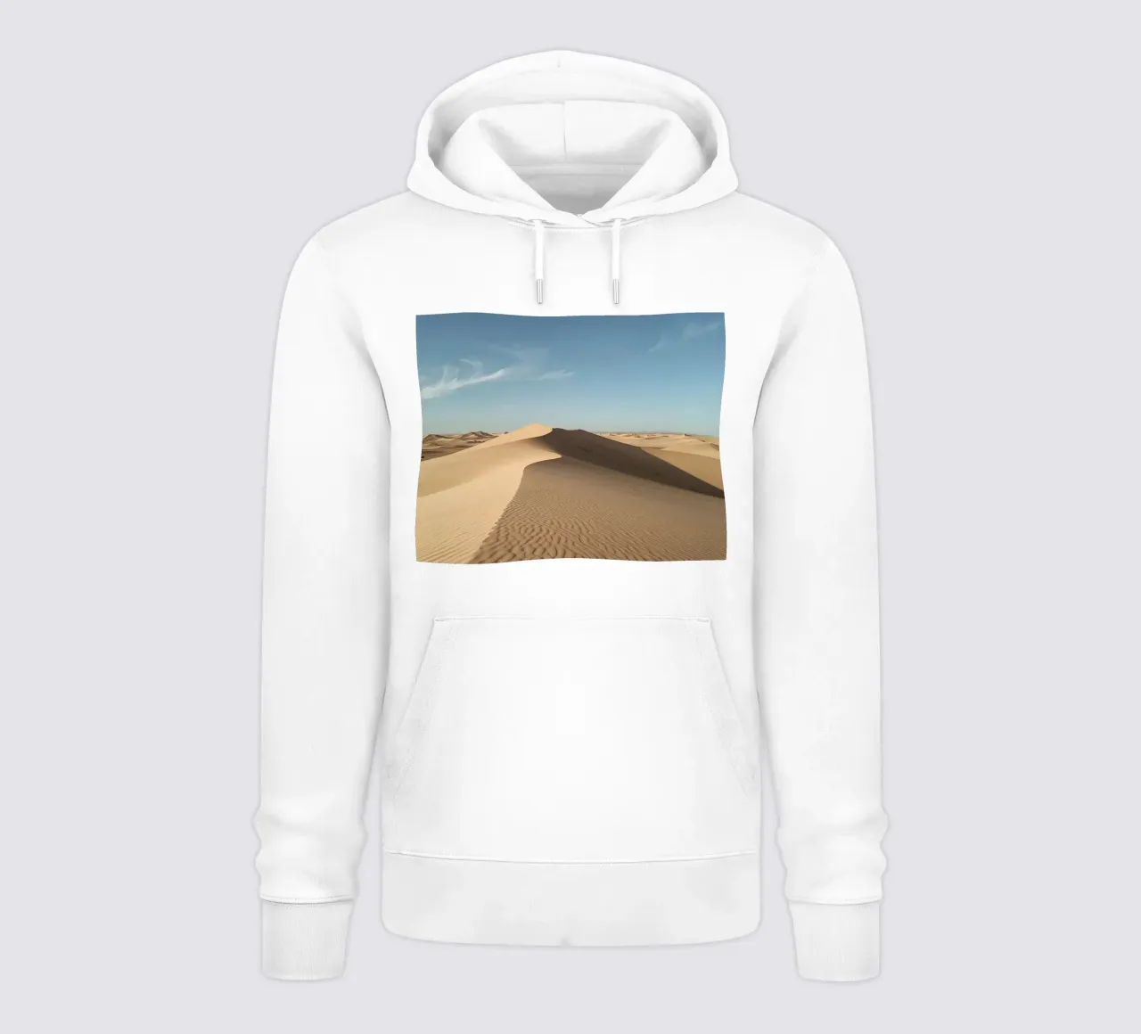 Paesaggio desertico con dune di sabbia e cielo blu felpa con cappuccio da DesignDoodle