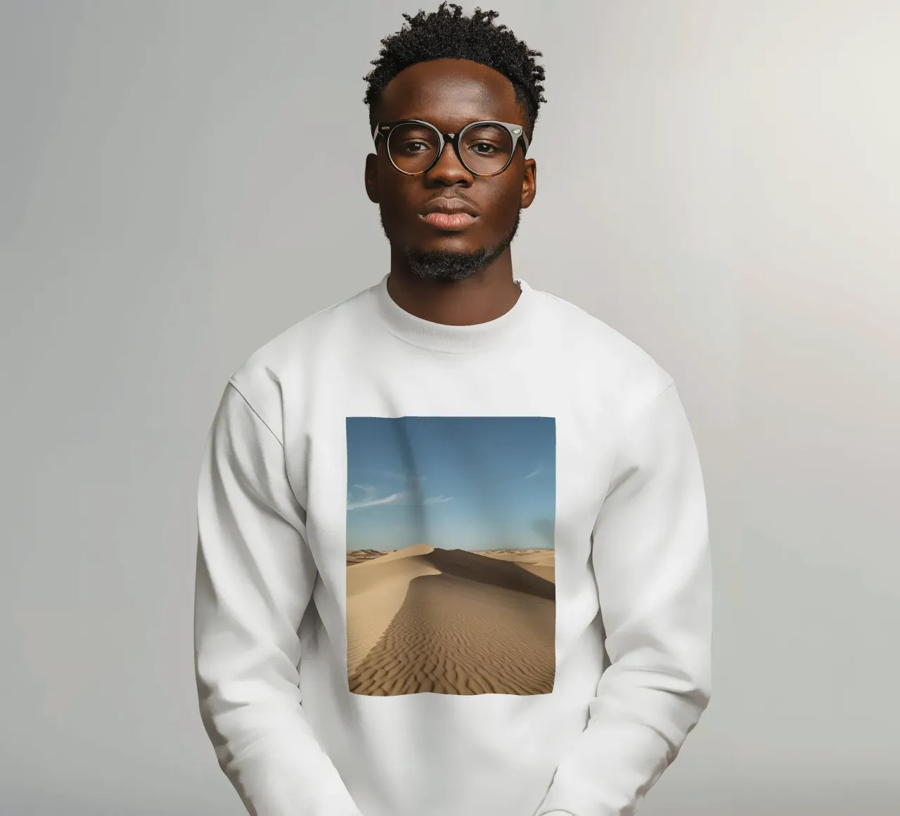 Paesaggio desertico con dune di sabbia e cielo blu felpa da DesignDoodle
