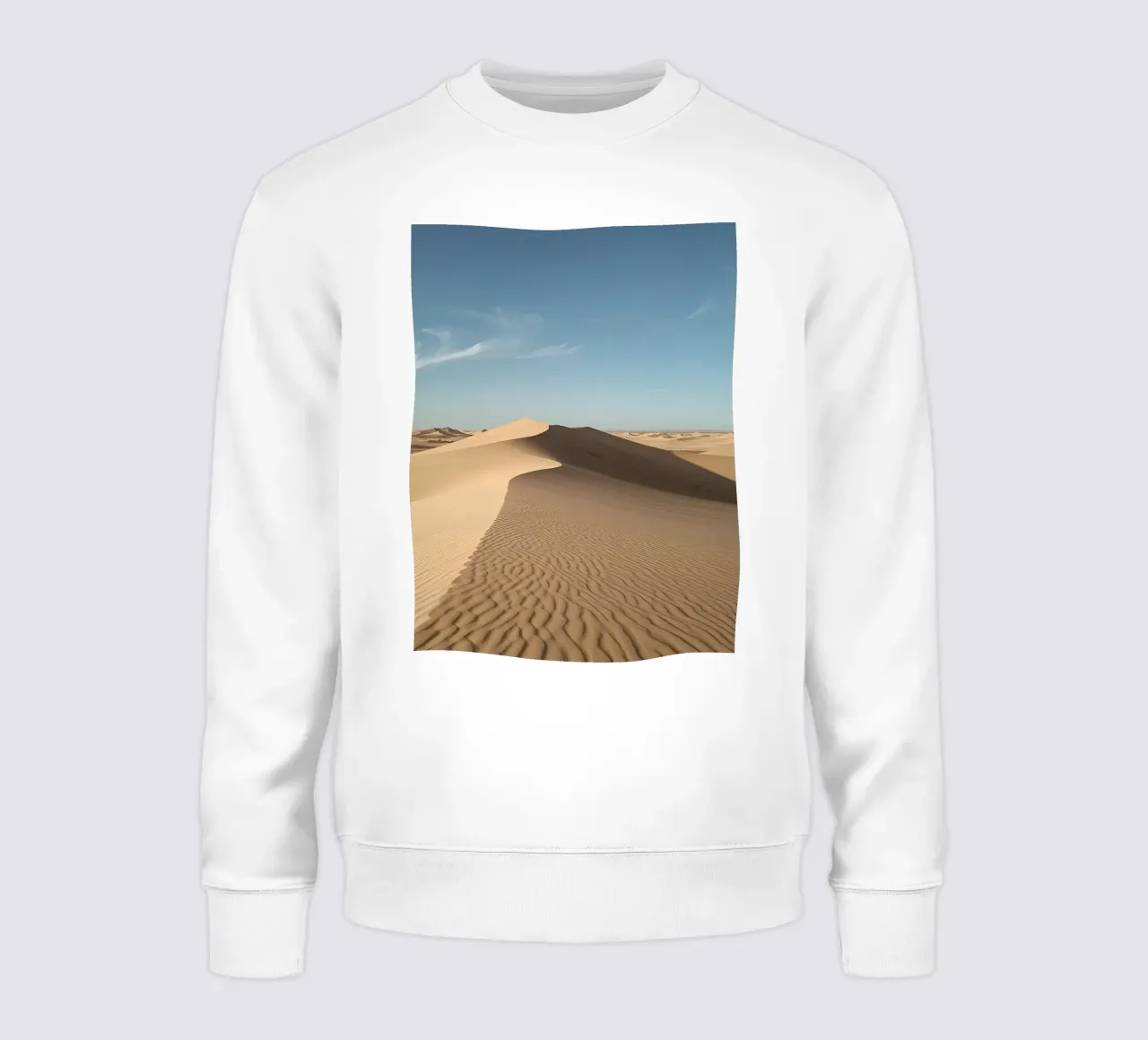 Paesaggio desertico con dune di sabbia e cielo blu felpa da DesignDoodle