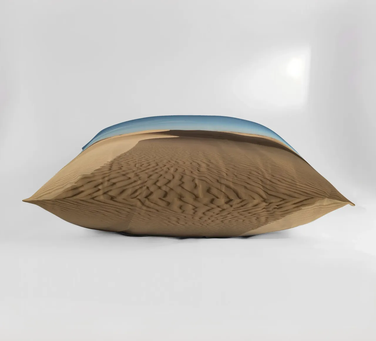 Paesaggio desertico con dune di sabbia e cielo blu cuscino da DesignDoodle