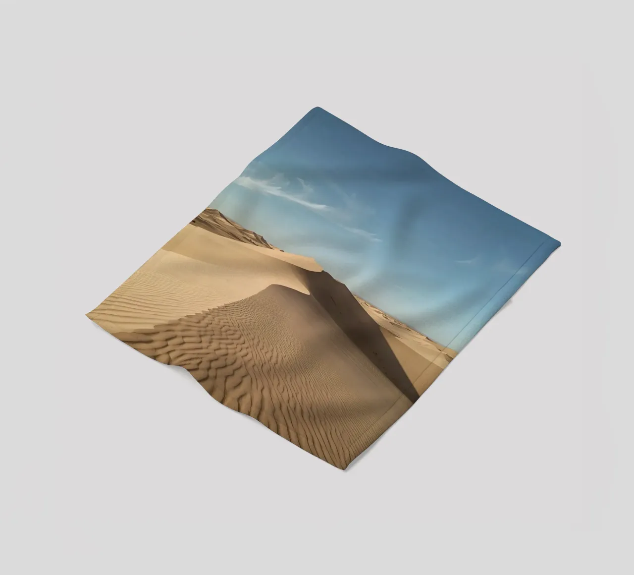 Paesaggio desertico con dune di sabbia e cielo blu coperta in pile da DesignDoodle