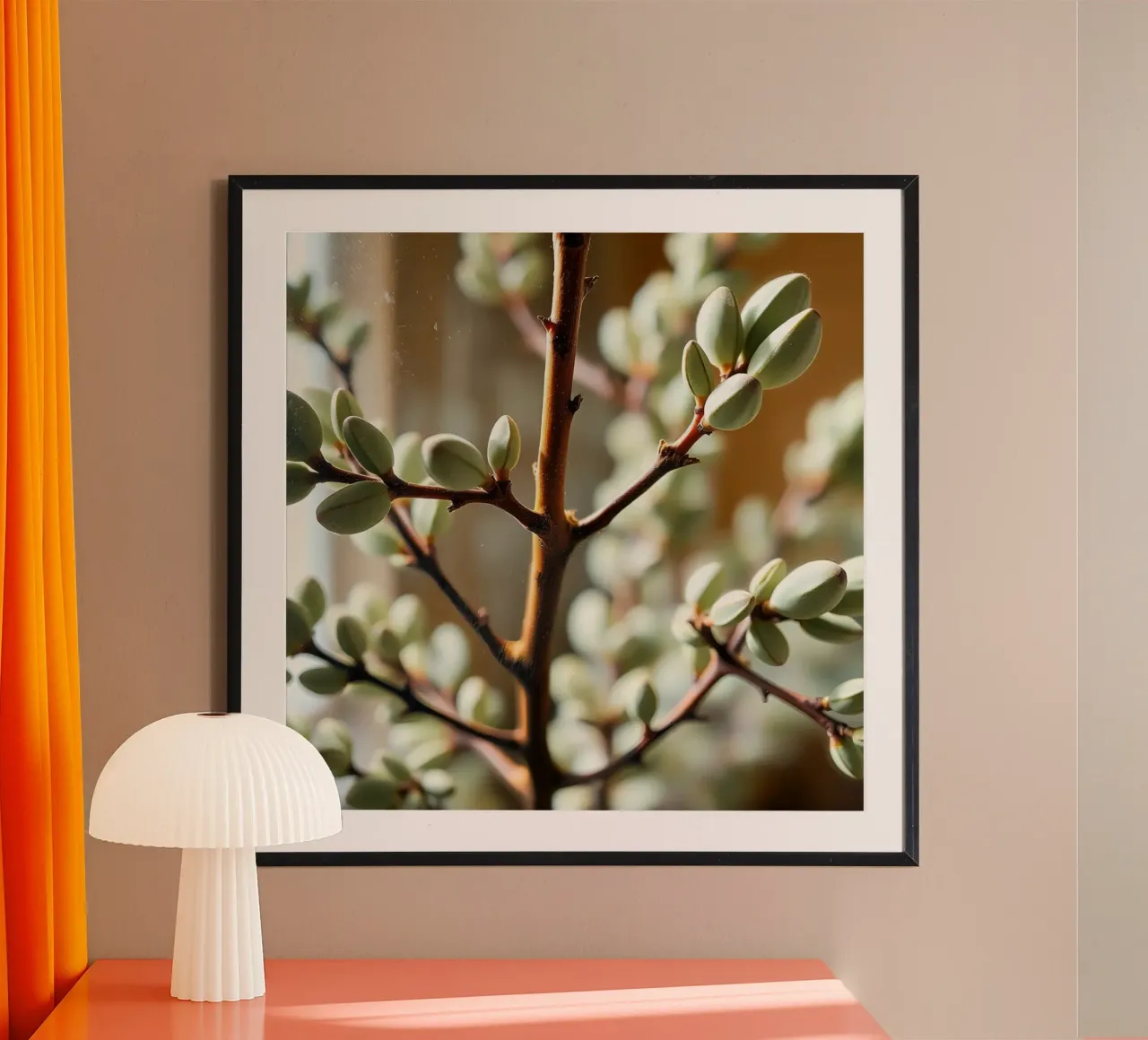 Ramas marrones con brotes verdes Primer plano poster con marco de madera de DesignDoodle