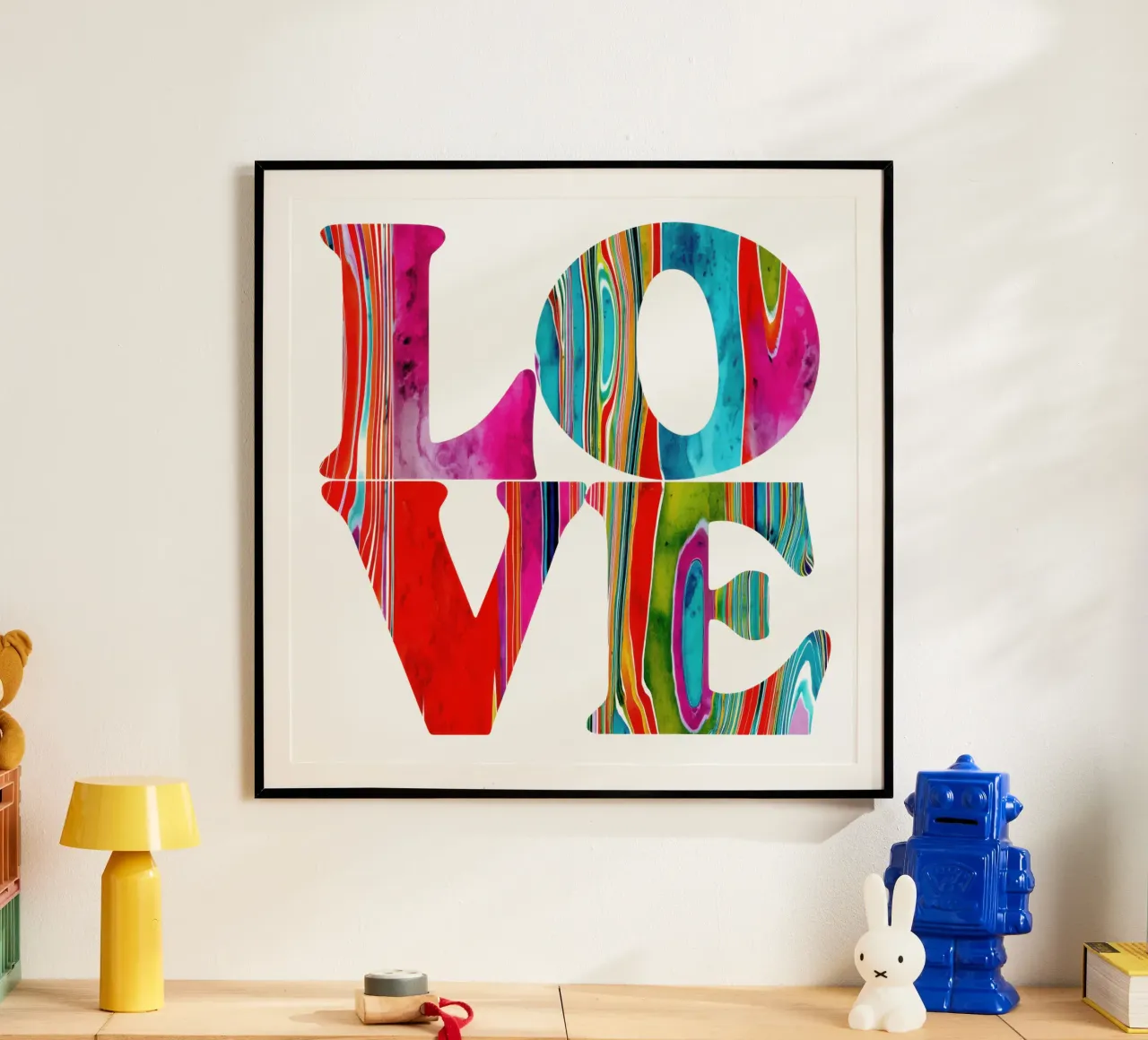 LOVE Typography | Ottimismo e gioia di vivere degli anni '60 poster con telaio in plastica da Autofocus
