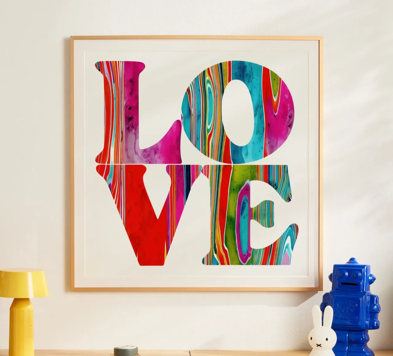 LOVE Typography | Ottimismo e gioia di vivere degli anni '60 poster con telaio in plastica da Autofocus