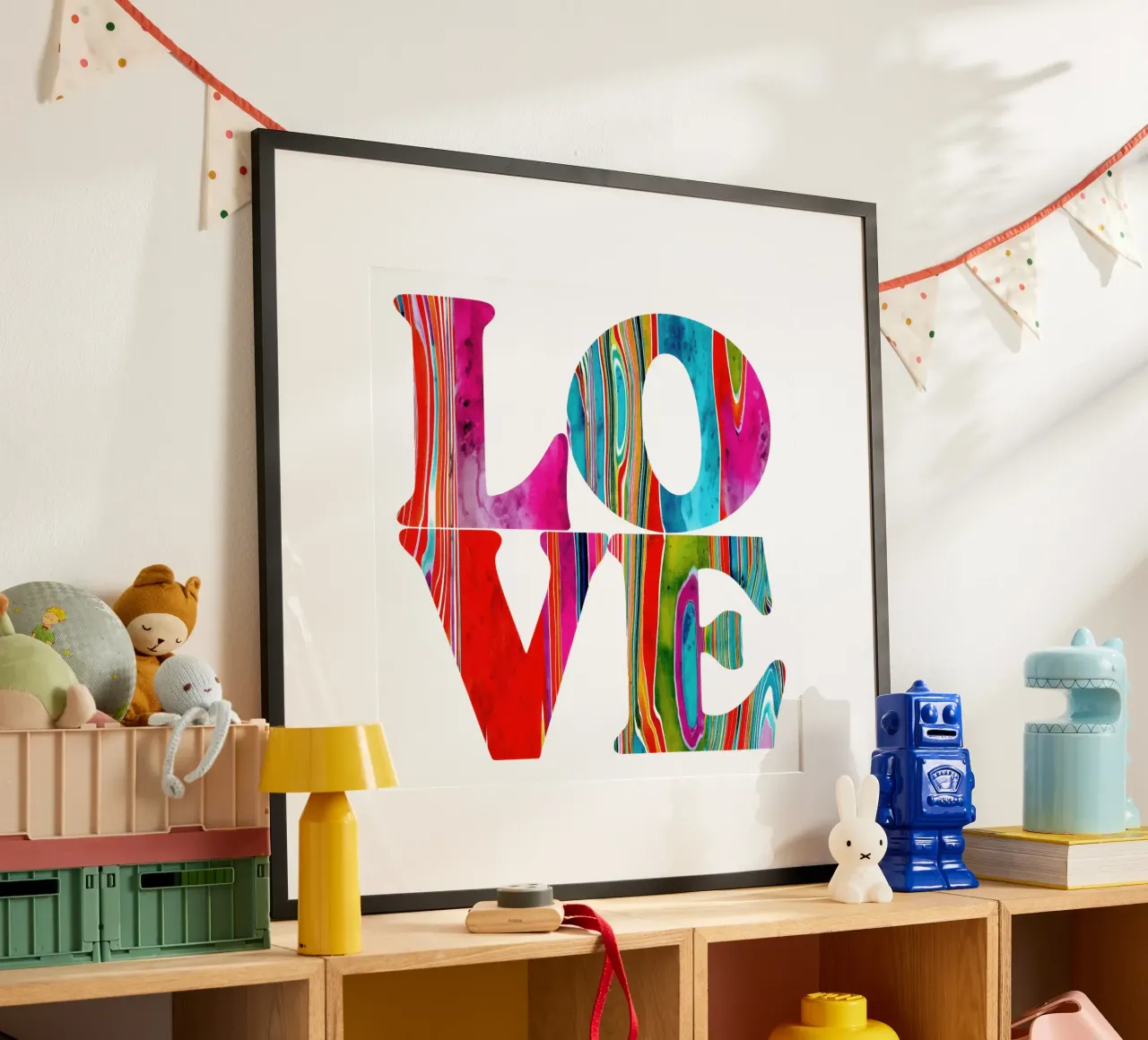 LOVE Typography | Ottimismo e gioia di vivere degli anni '60 poster con telaio in plastica da Autofocus