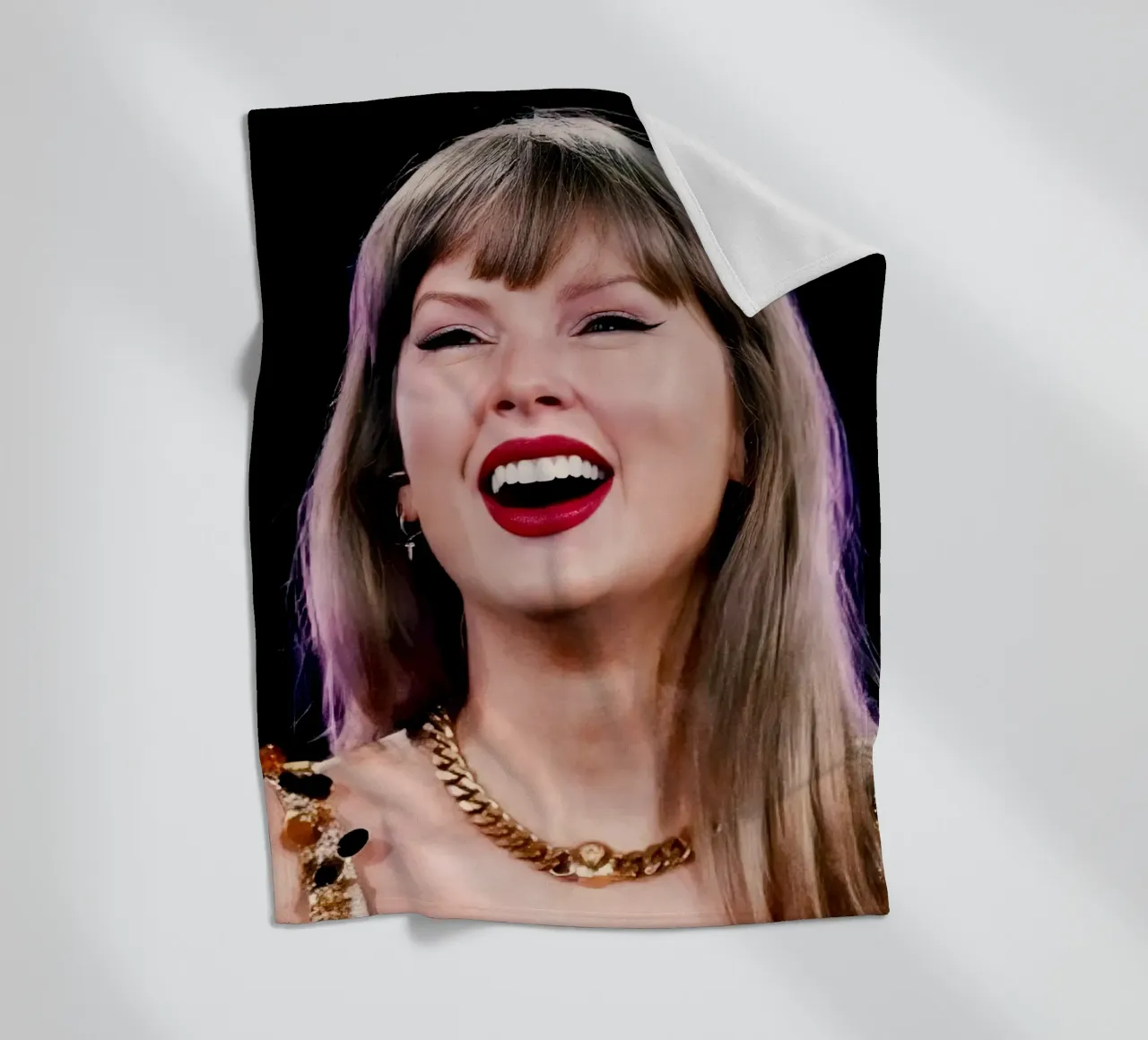 Taylor Swift coperta in pile da Musadad Shop