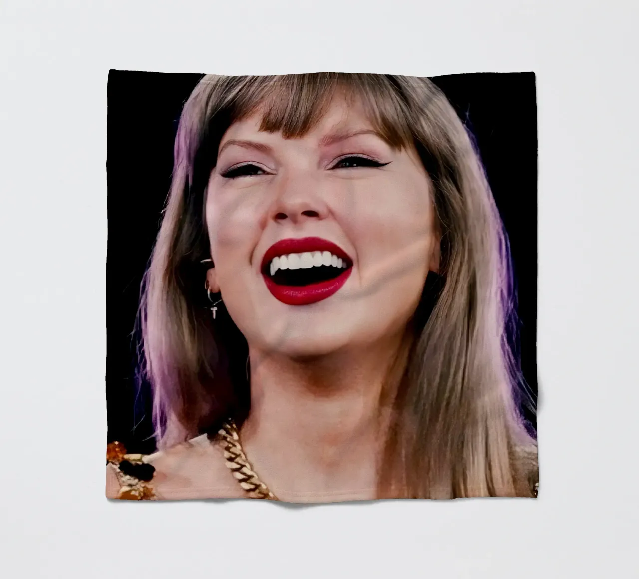 Taylor Swift coperta in pile da Musadad Shop