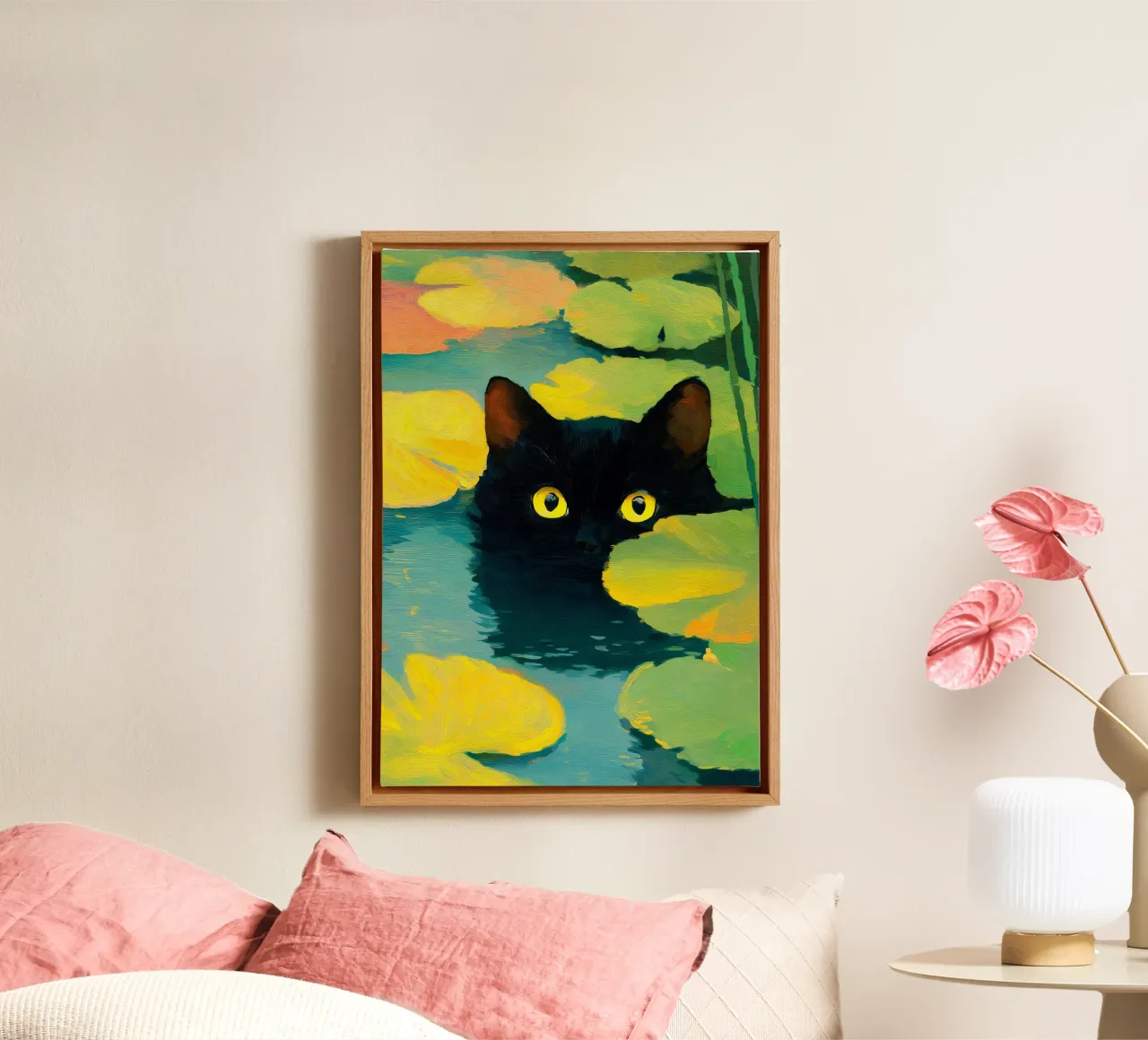 Schwarze Katze schwimmt im Wasser Leinwand mit Schattenfugenrahmen von Stellar Creative