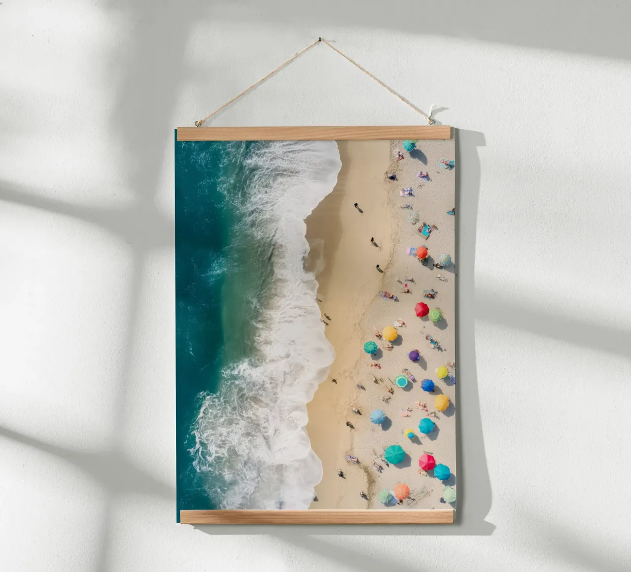 Tropical Shoreline Vibes - Aerial Ocean Photography poster con telaio in legno da Vela Luna