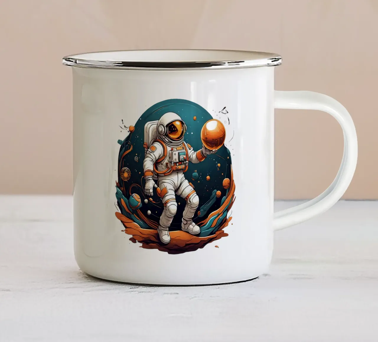 Astronauta che gioca a bocce tazza in smalto da Delaney Okuneva