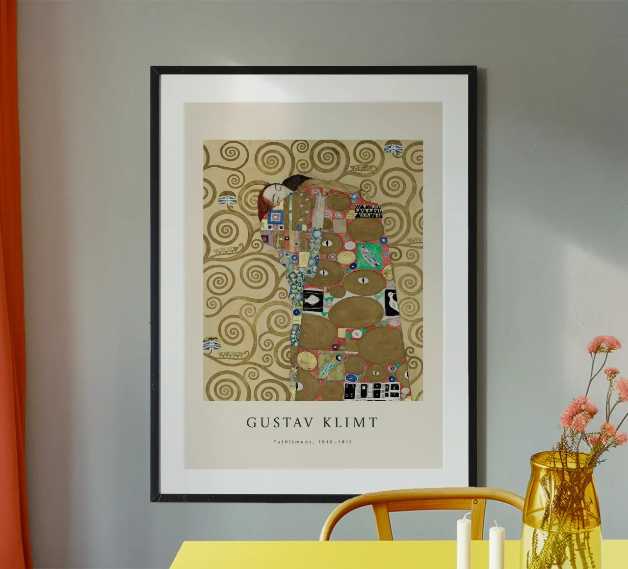 Gustav Klimt - L'appagamento poster con telaio in legno da Roy Terrell