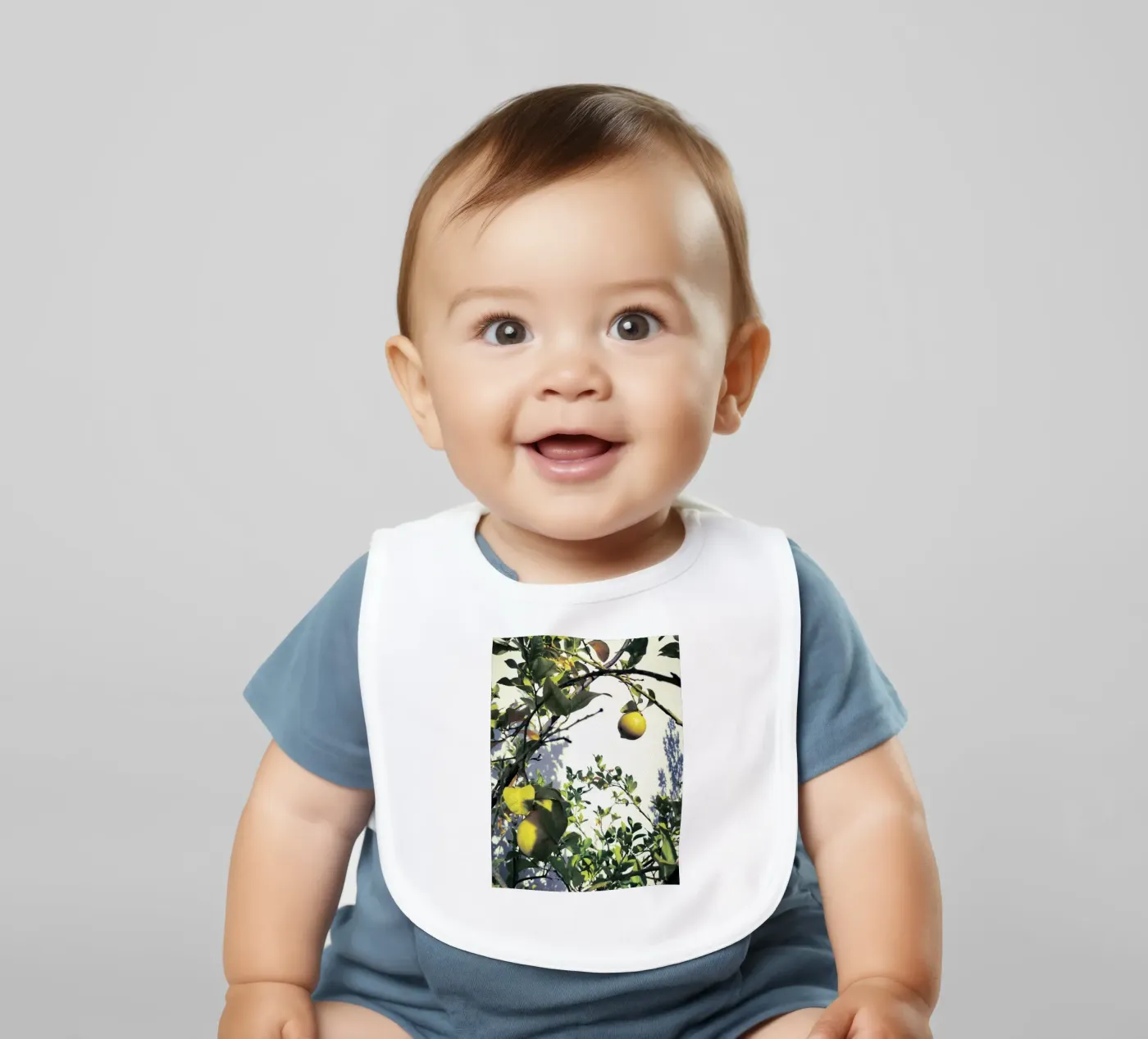 Lemons baby bib by Angelo Cerantola