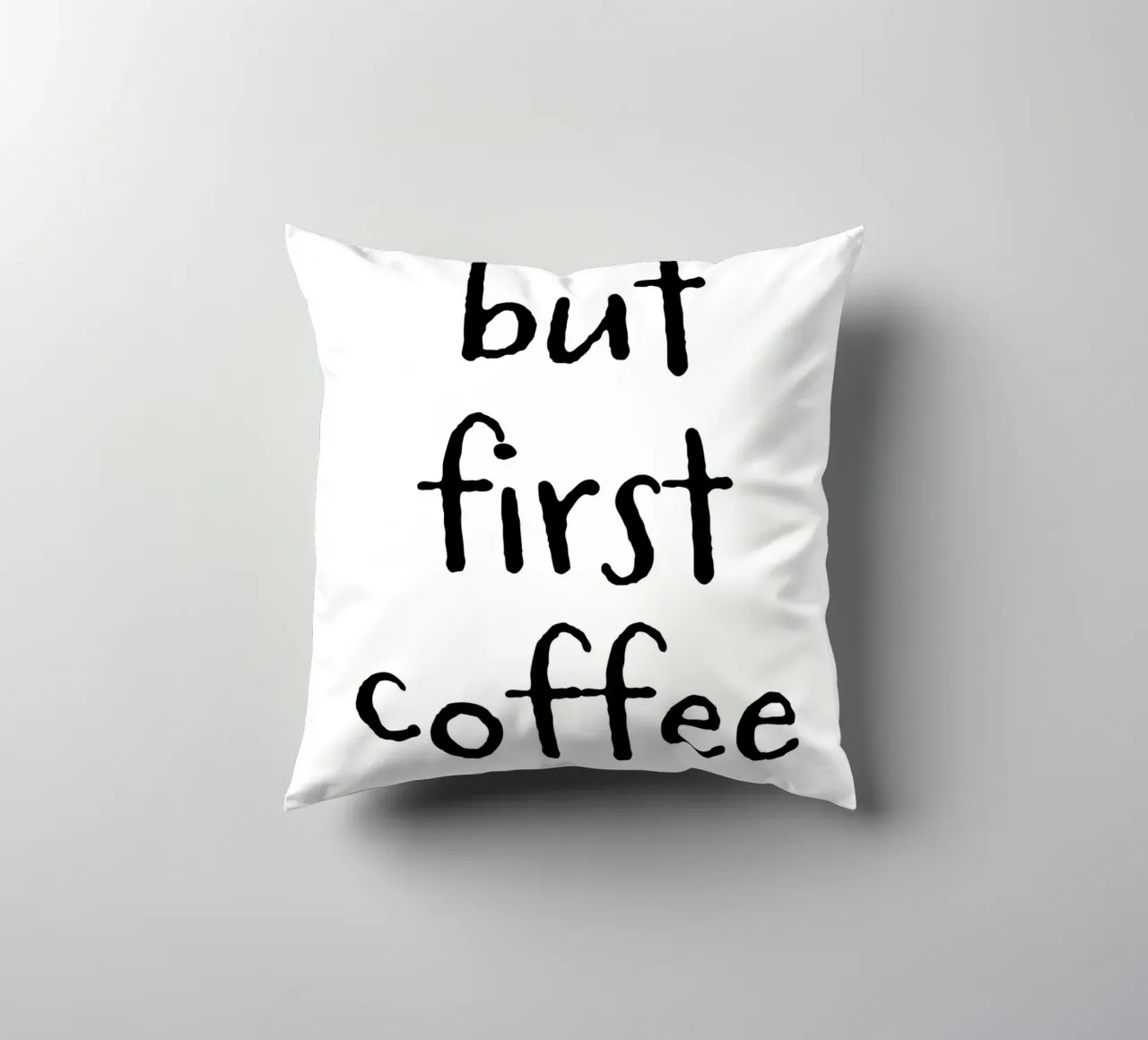 But First Coffee 6 cuscino da The Type Club Tokyo