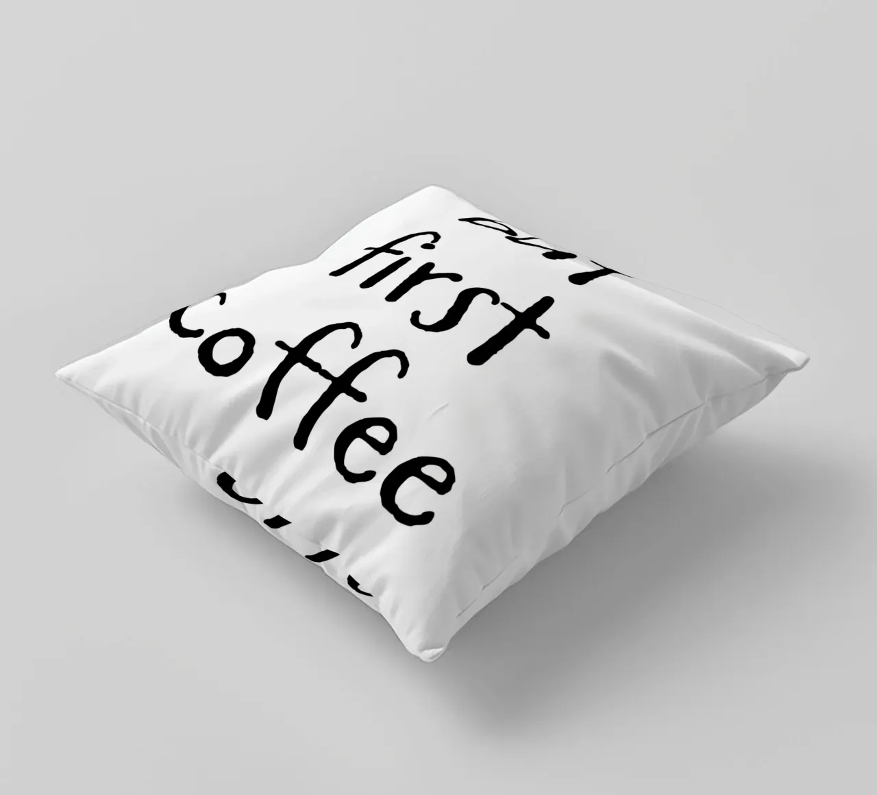 But First Coffee 6 cuscino da The Type Club Tokyo