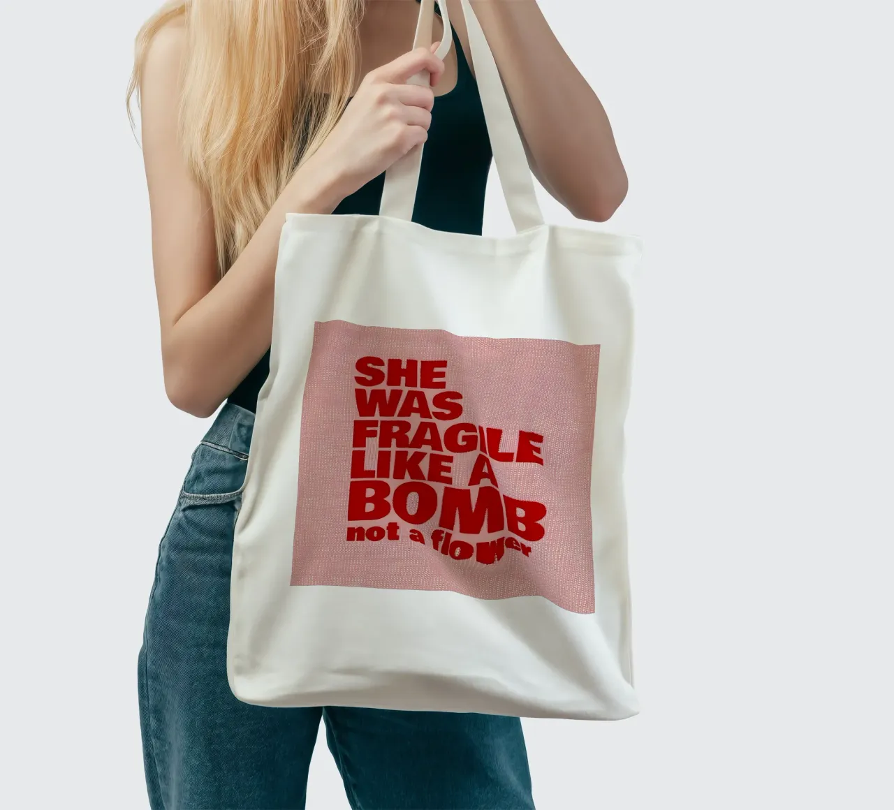 'SHE WAS FRAGILE LIKEA BOMB not a flower borsa in juta da Type & Tape