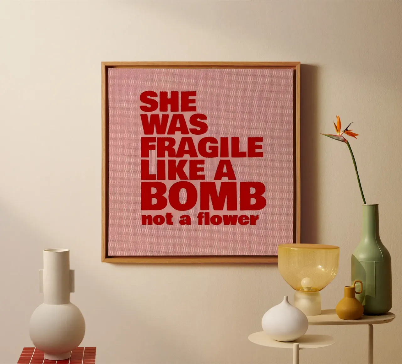 'SHE WAS FRAGILE LIKEA BOMB not a flower tela con Cornice a cassetta da Type & Tape