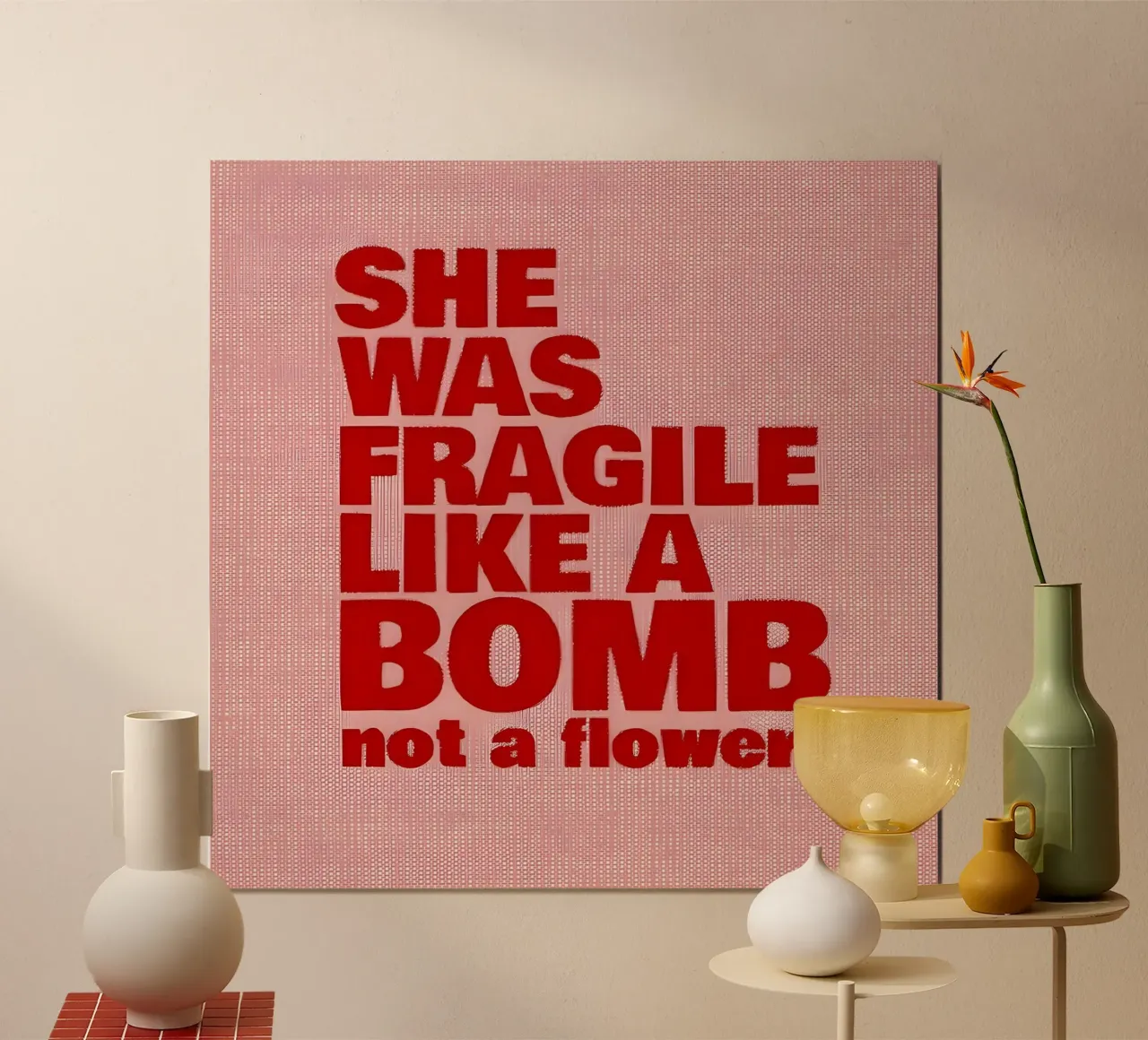 'SHE WAS FRAGILE LIKEA BOMB not a flower poster avec cadre en bois de Type & Tape