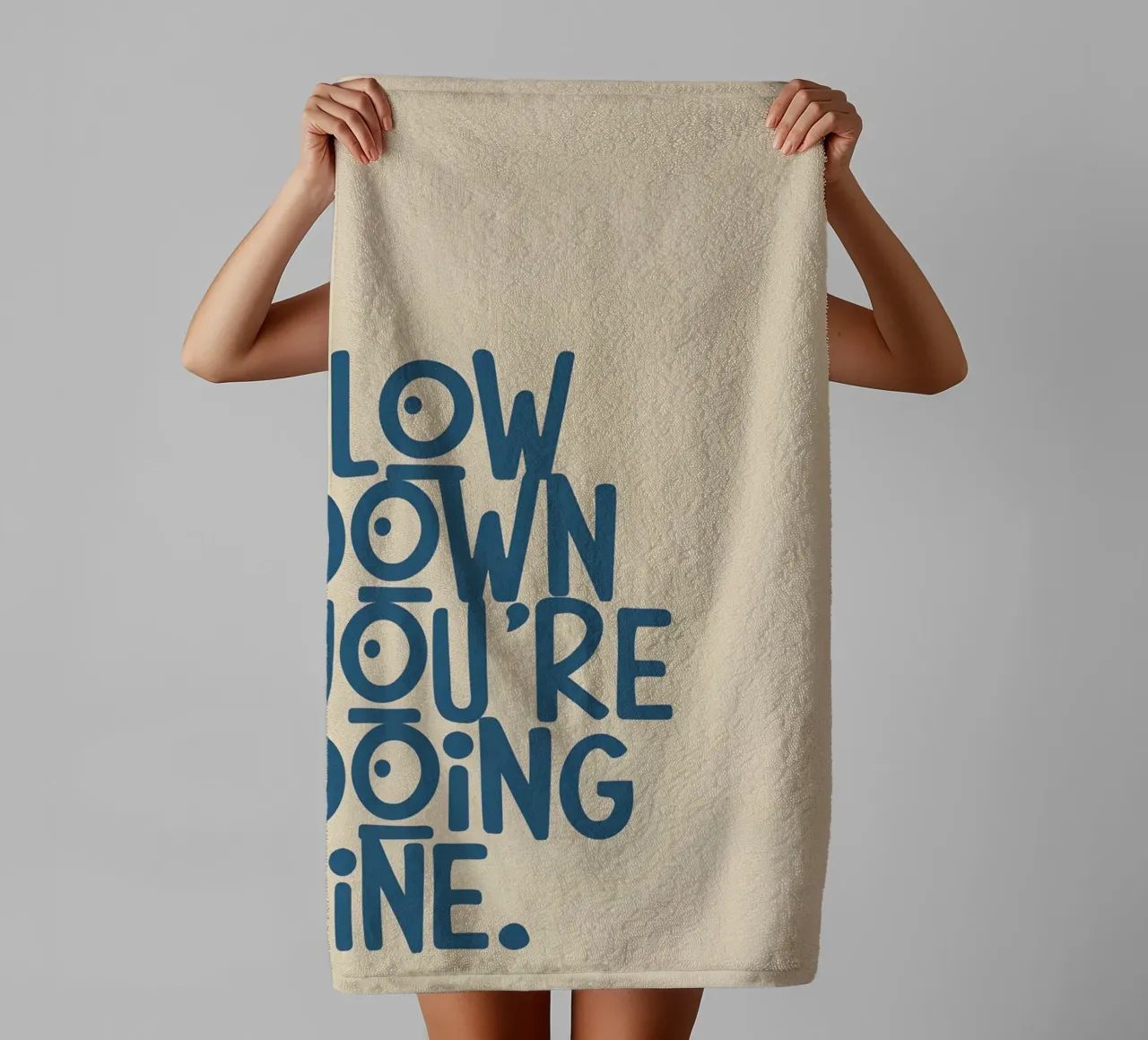 SLOW DOWN YOU'RE DOING FINE! asciugamano da bagno da Type & Tape