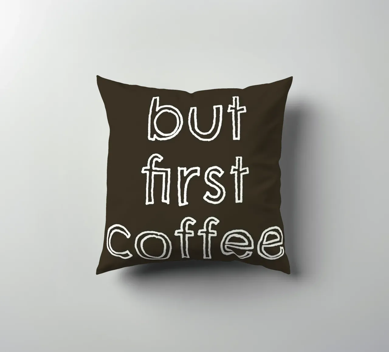 But First Coffee 24 cuscino da The Type Club Tokyo