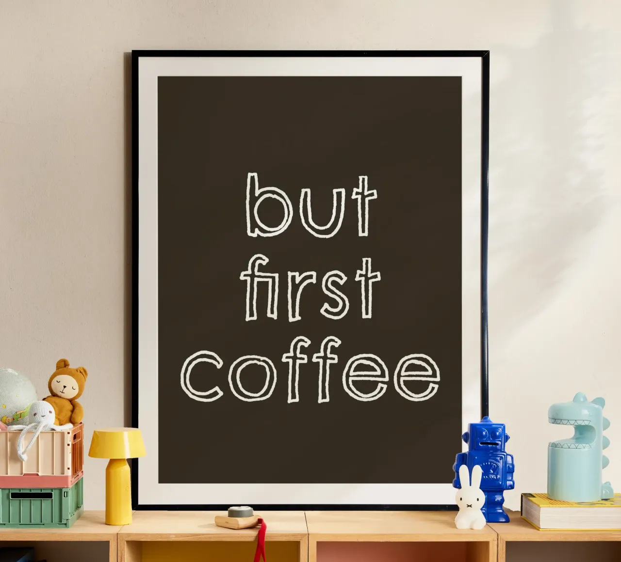 But First Coffee 24 poster con telaio in alluminio da The Type Club Tokyo
