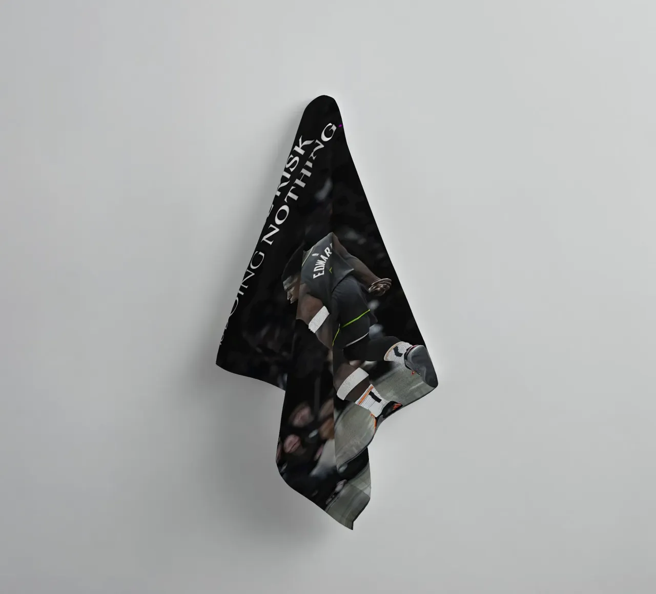 "The real risk is doing nothing." asciugamano da bagno da Type & Tape