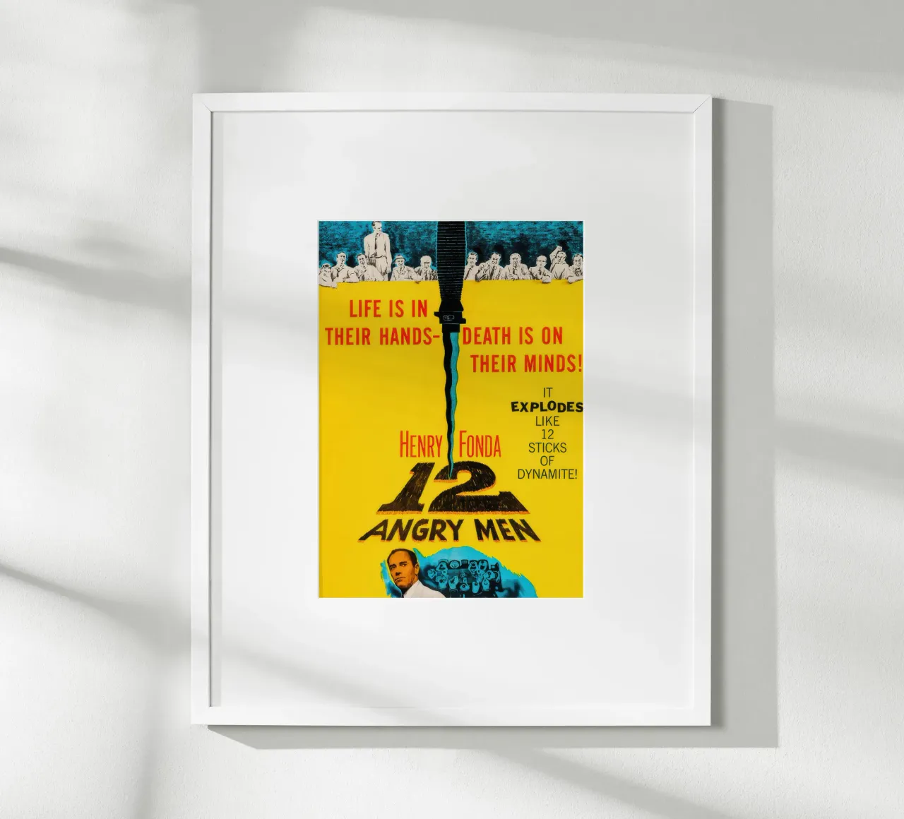 12 uomini arrabbiati poster con telaio in plastica da Robyn Santiago