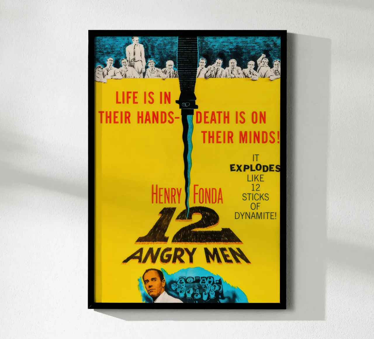 12 uomini arrabbiati poster con telaio in plastica da Robyn Santiago