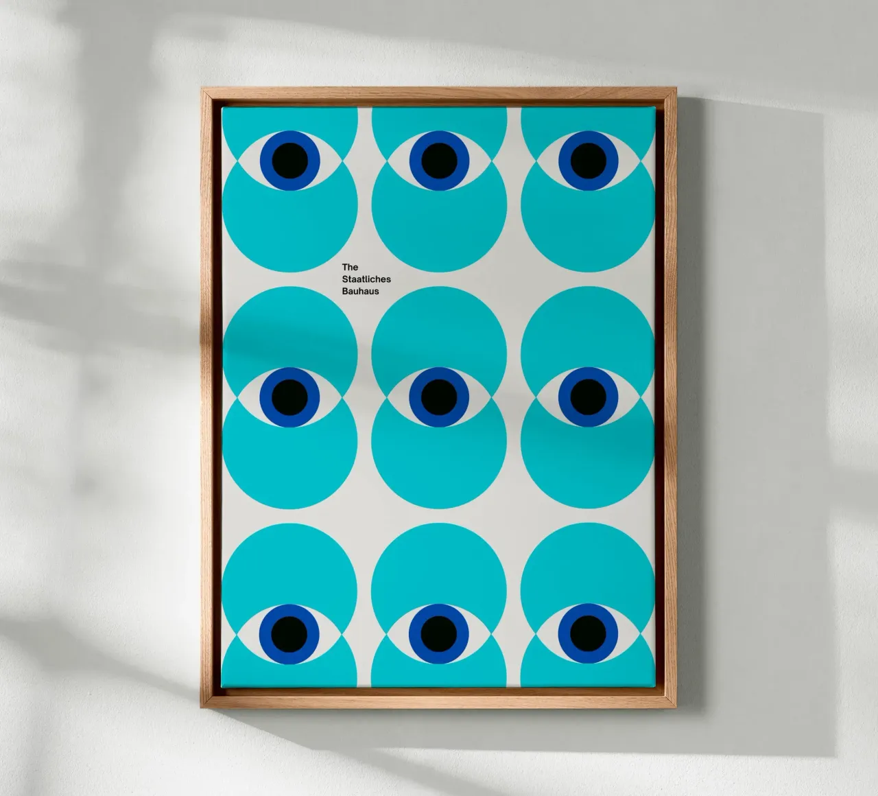 Bauhaus Eye Pattern – Modern Graphic Art Leinwand mit Schattenfugenrahmen von Casa Calm